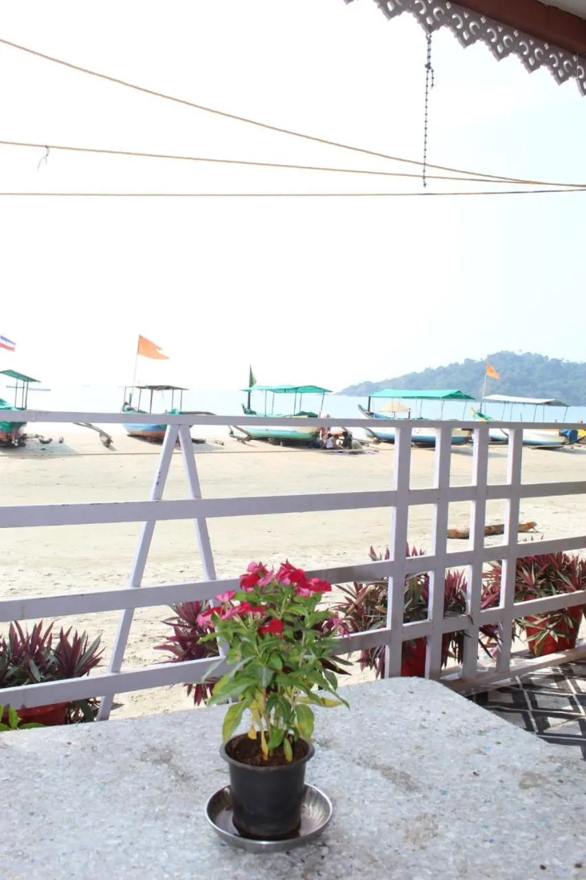 Day in Lira Beach Place