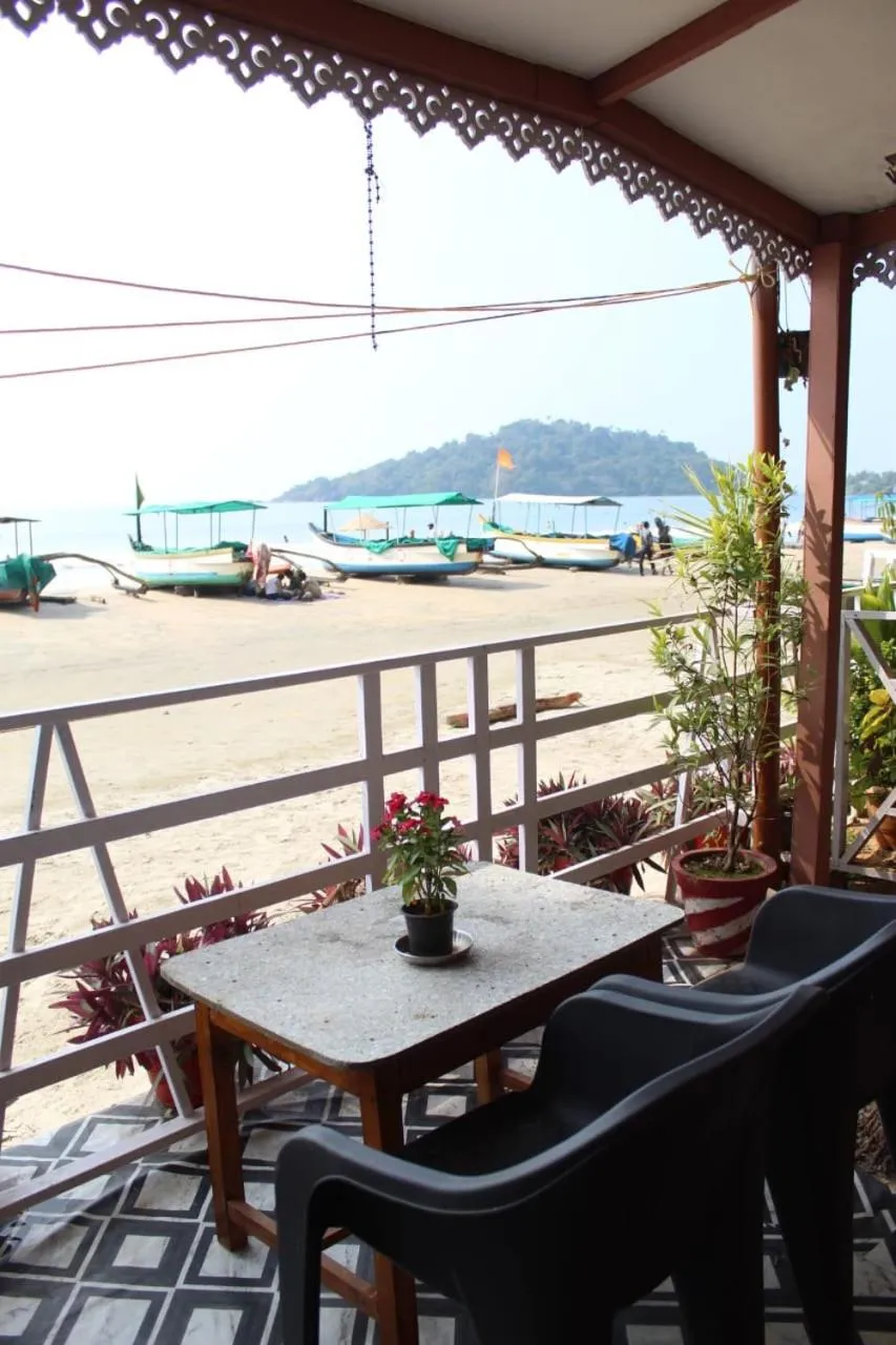 Day in Lira Beach Place