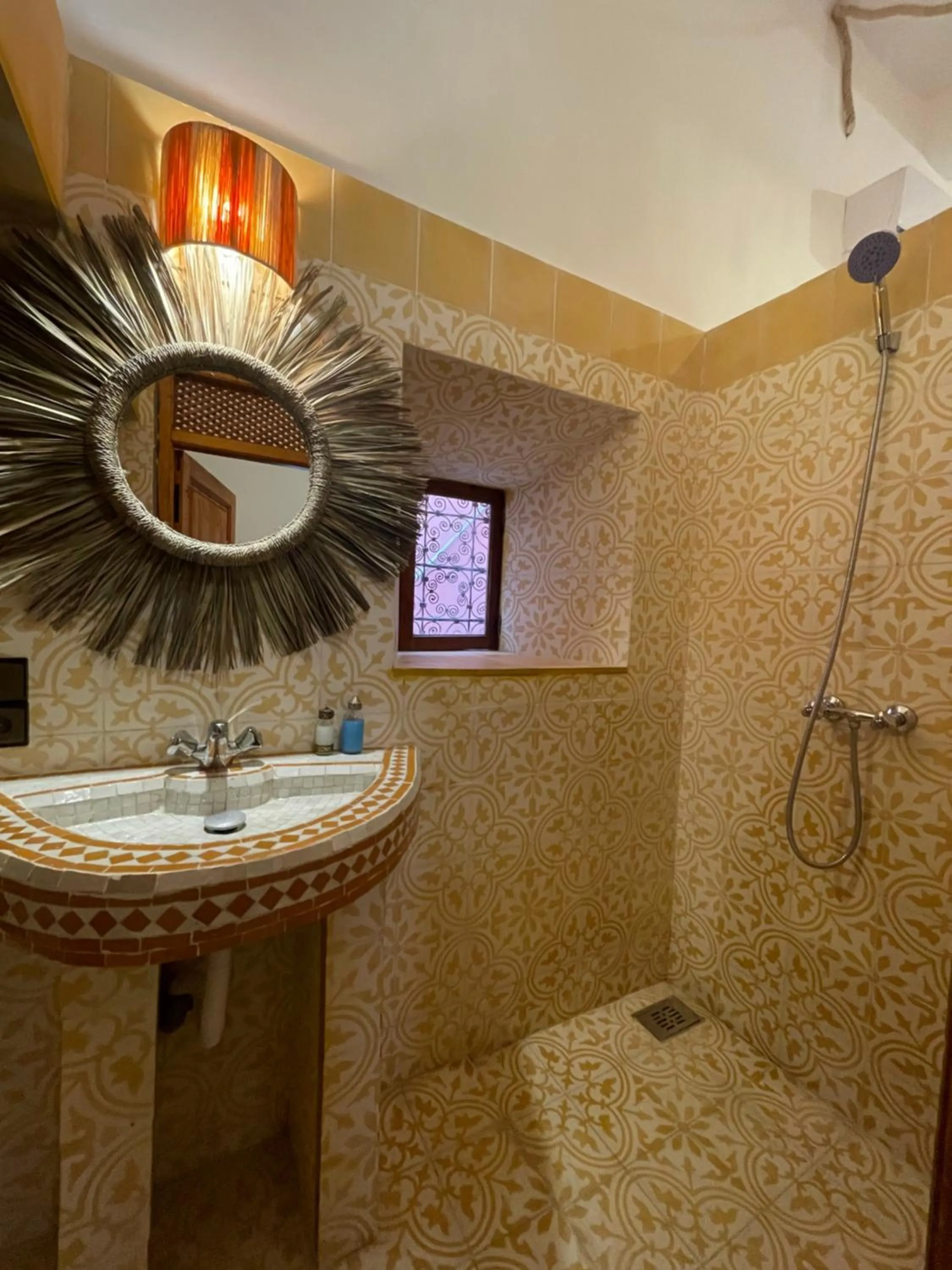 Shower in Riad La Calèche
