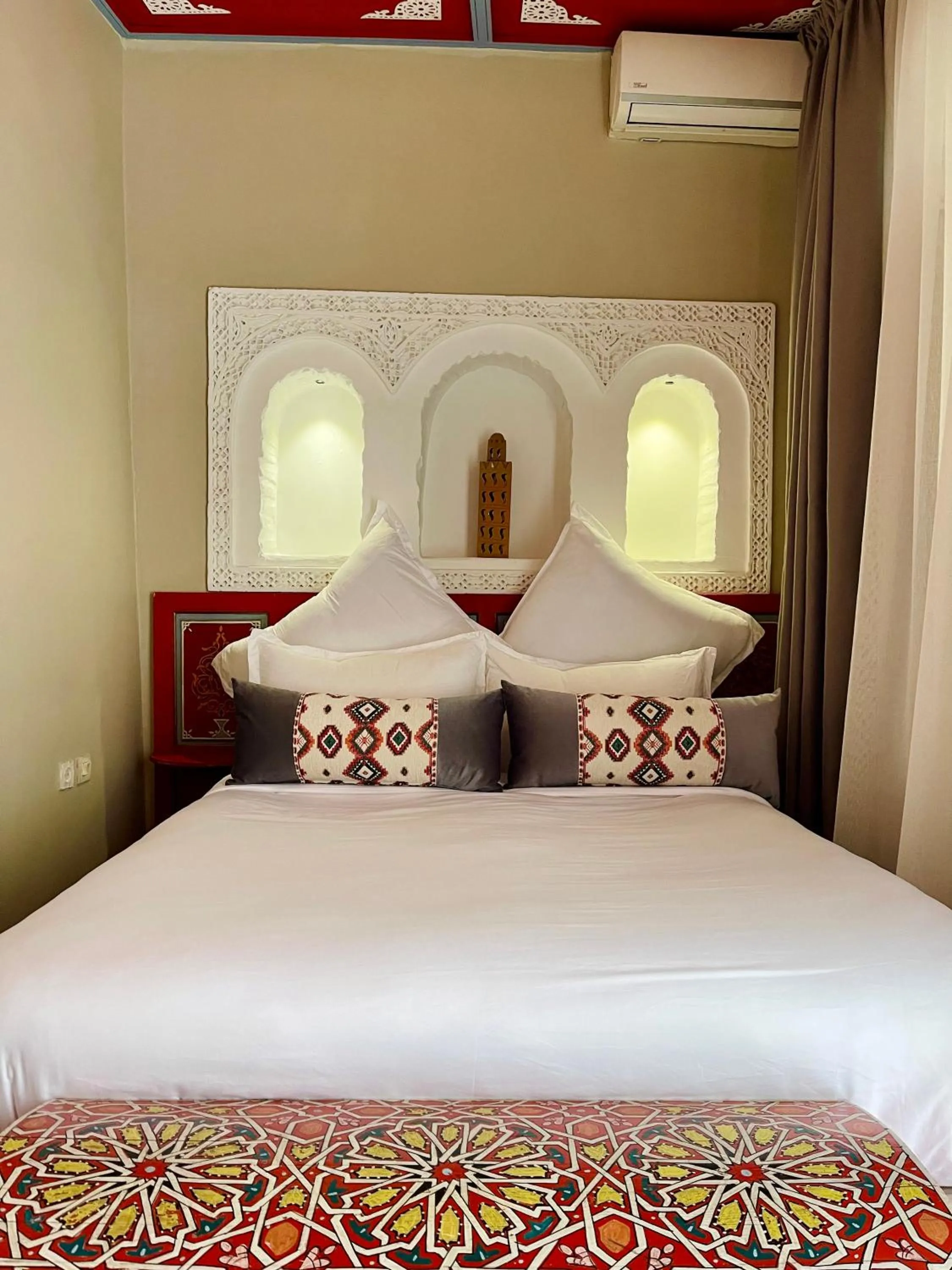 Bed in Riad La Calèche