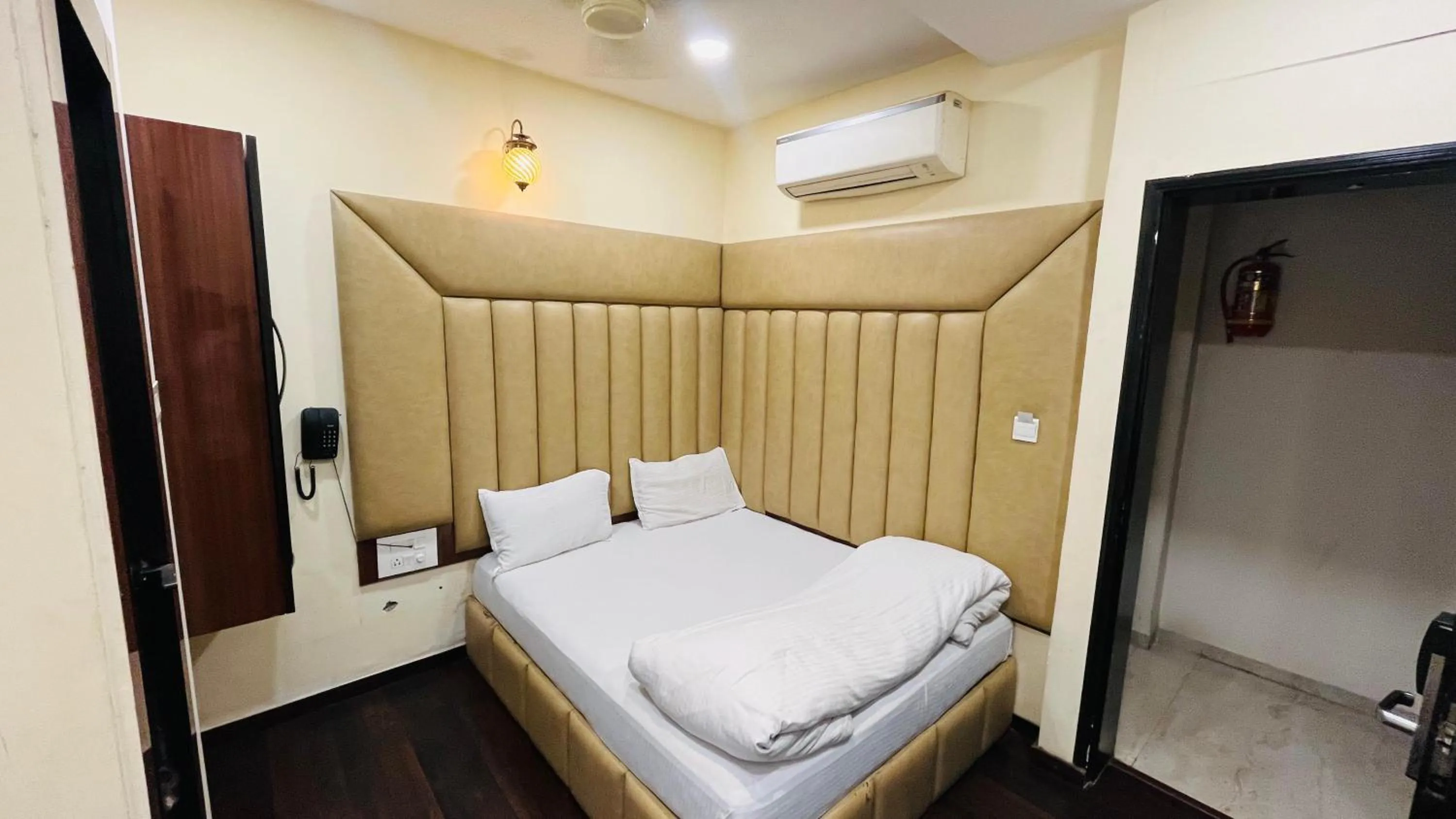 Bedroom in Hotel New Holiday