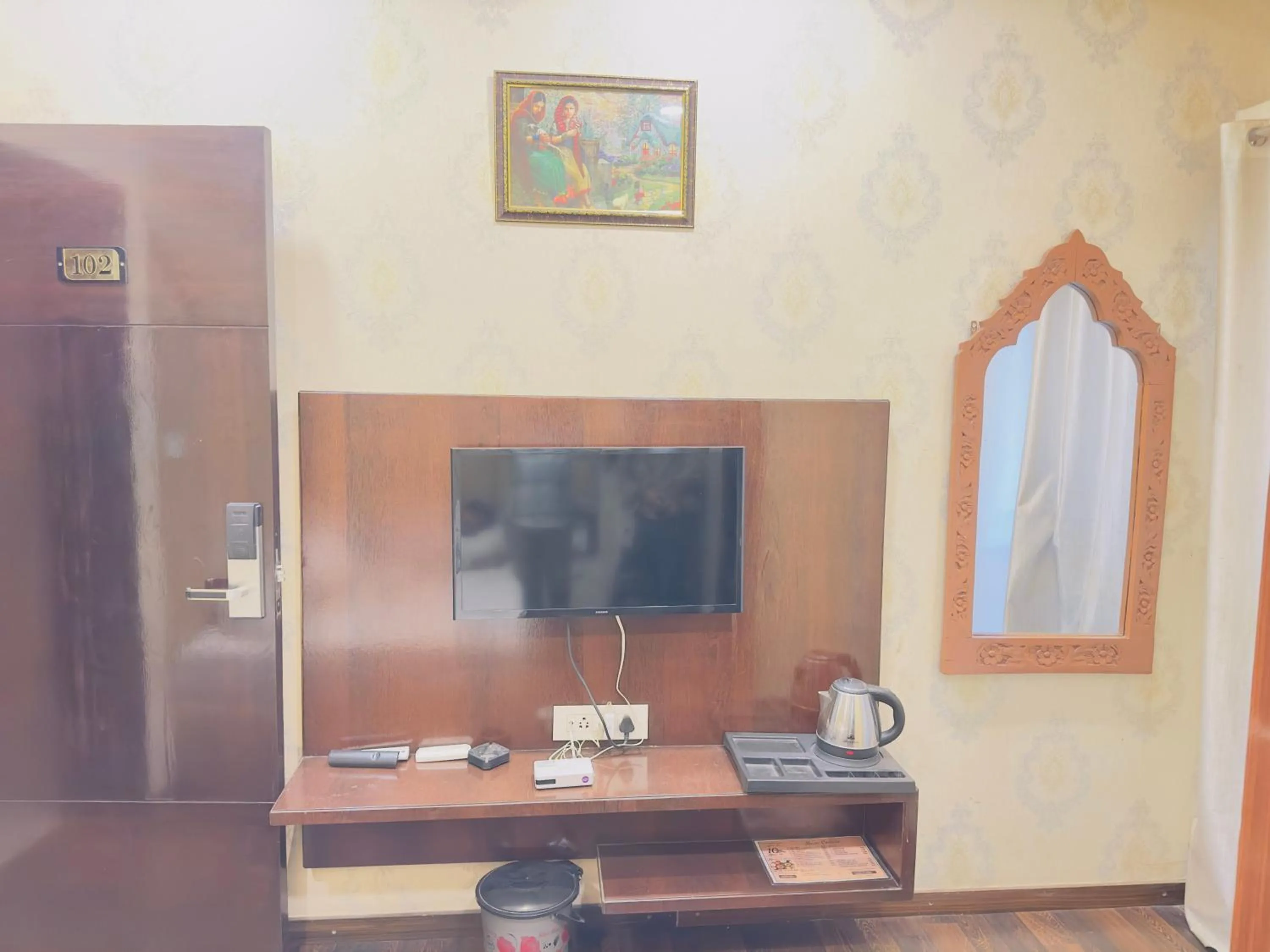 TV and multimedia in Hotel New Holiday