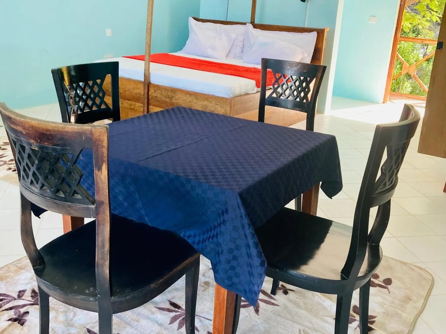 Dining area in Kaure Sand Beach Lodge