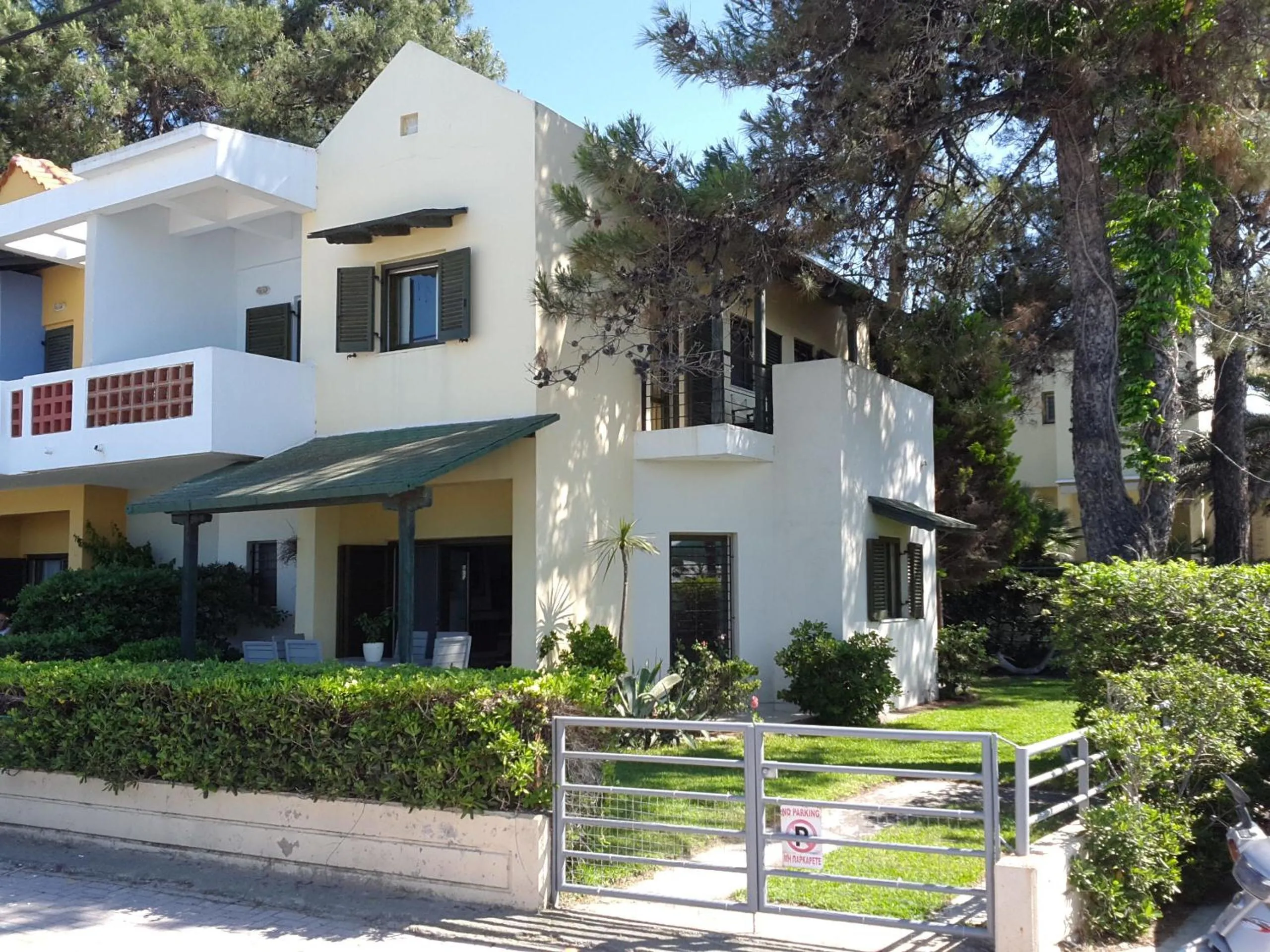 Facade/entrance in Villa Sofias