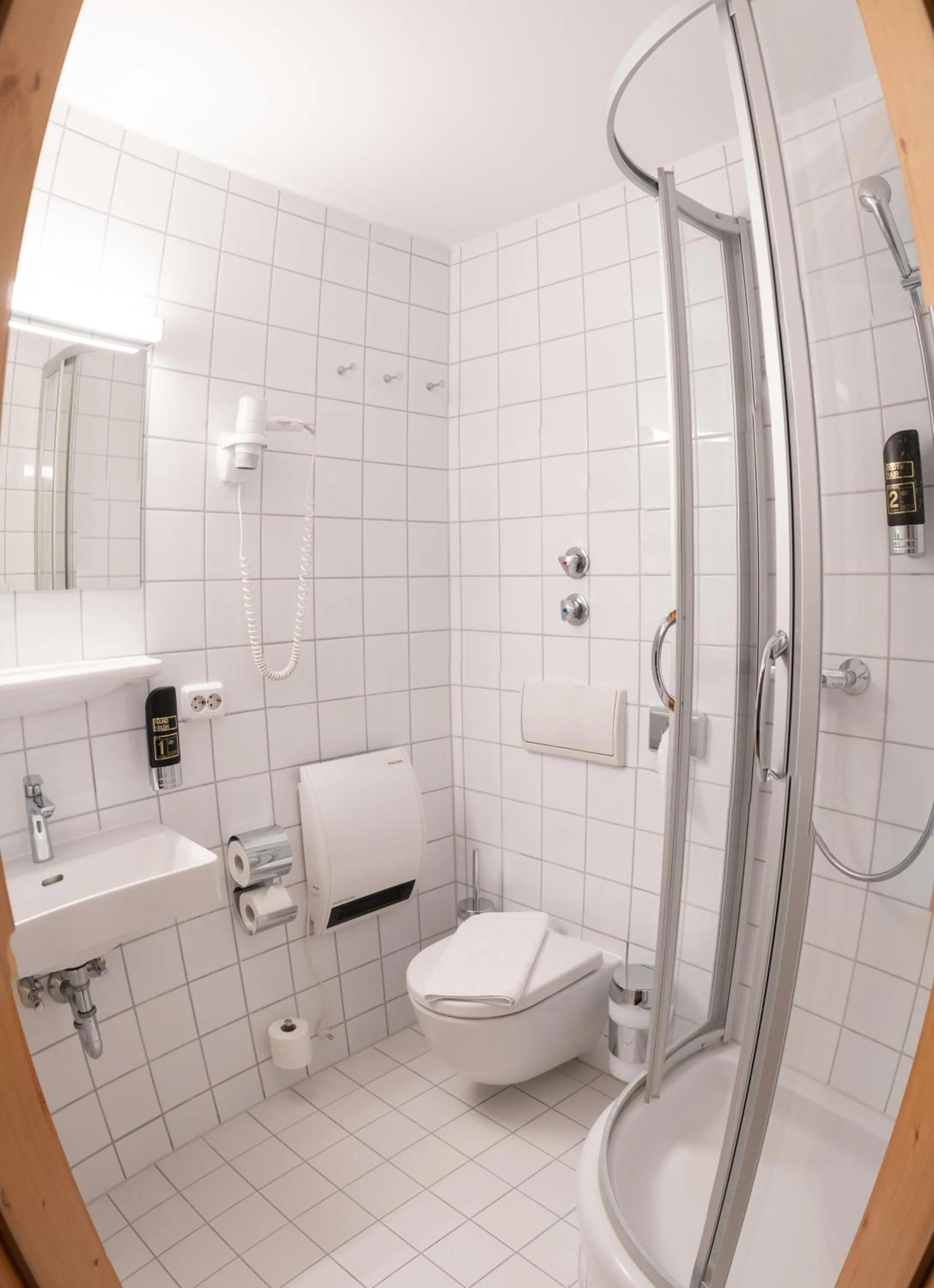 Shower in Hotel Restaurant Mughal