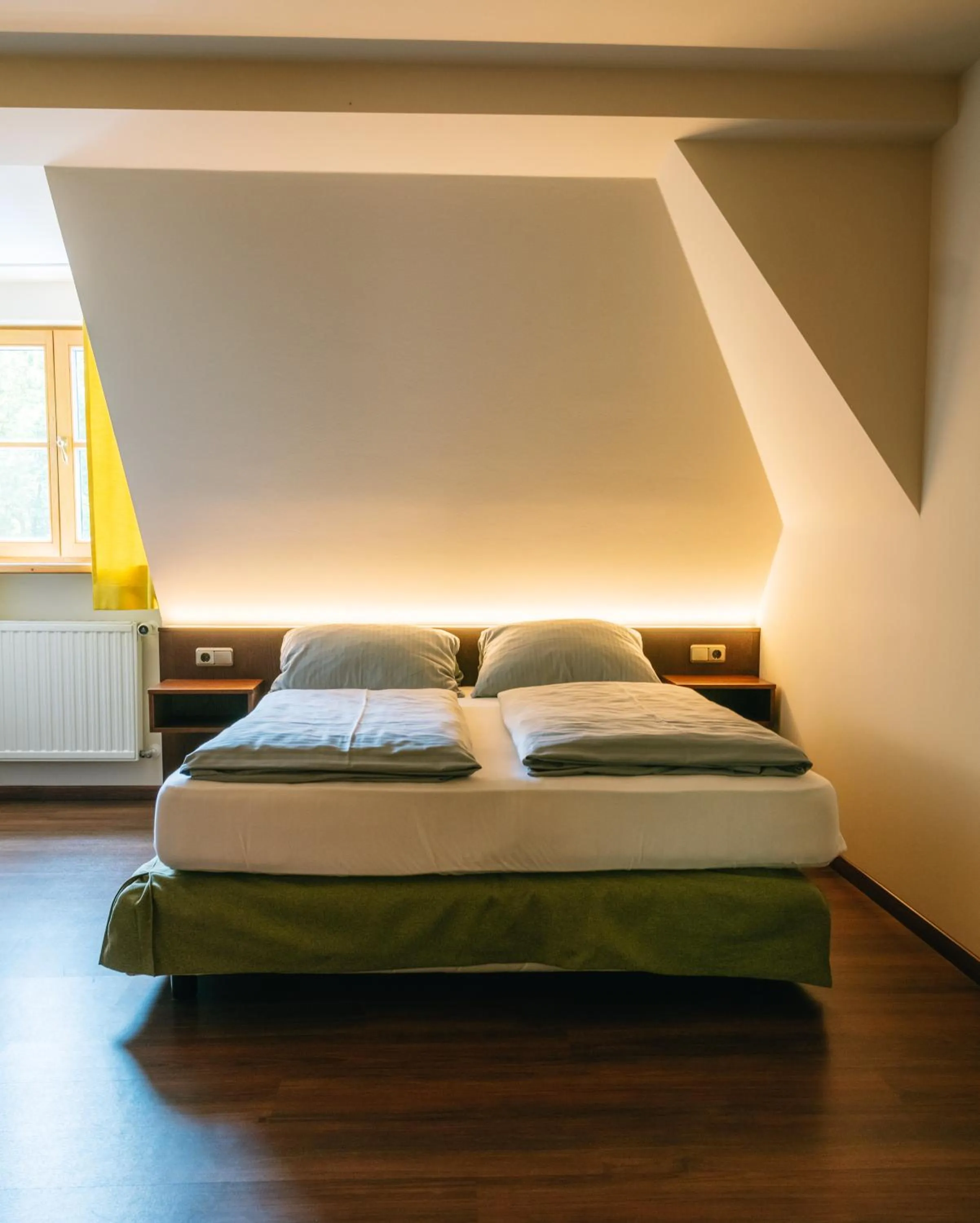 Bed in Hotel Restaurant Mughal