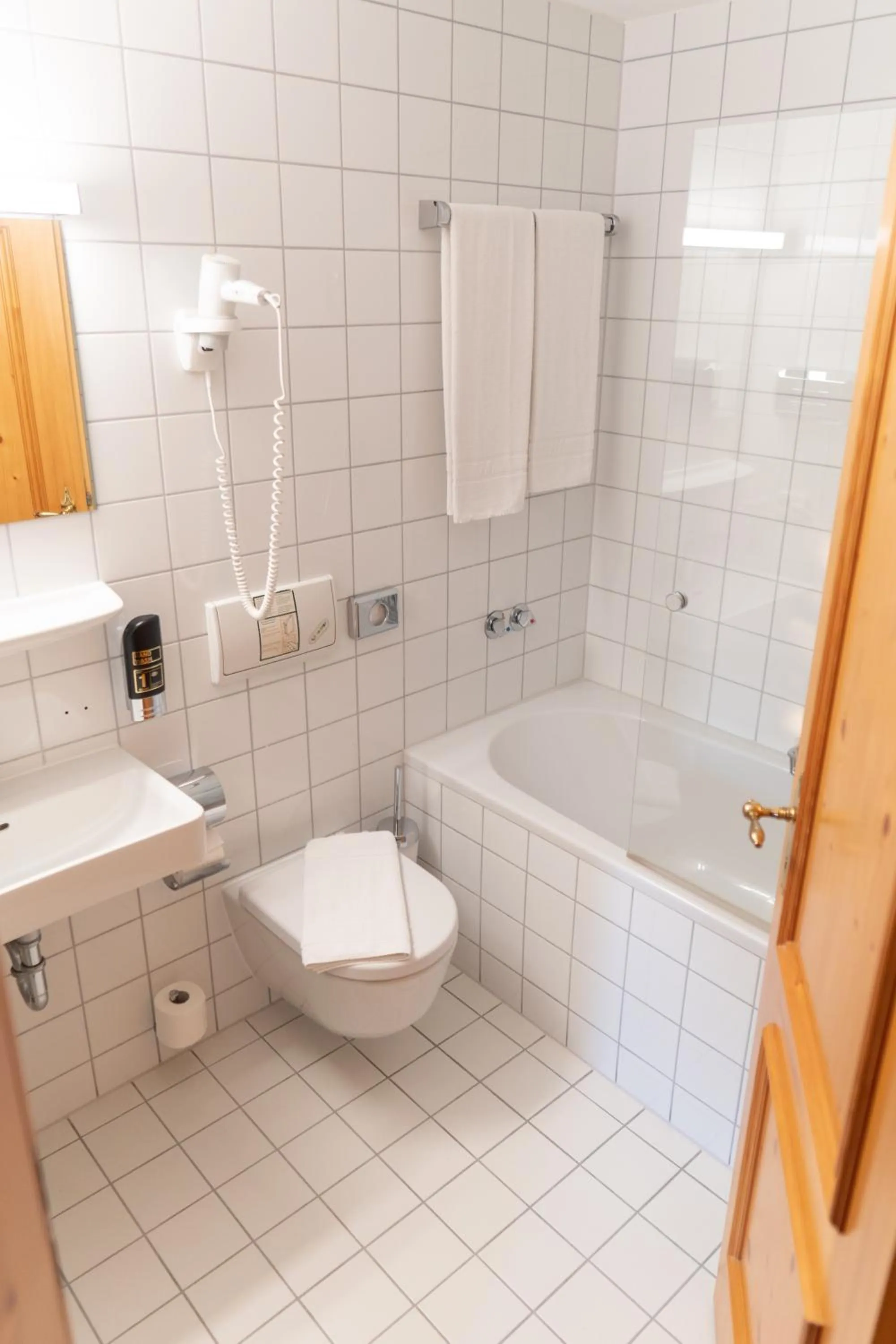 Shower in Hotel Restaurant Mughal