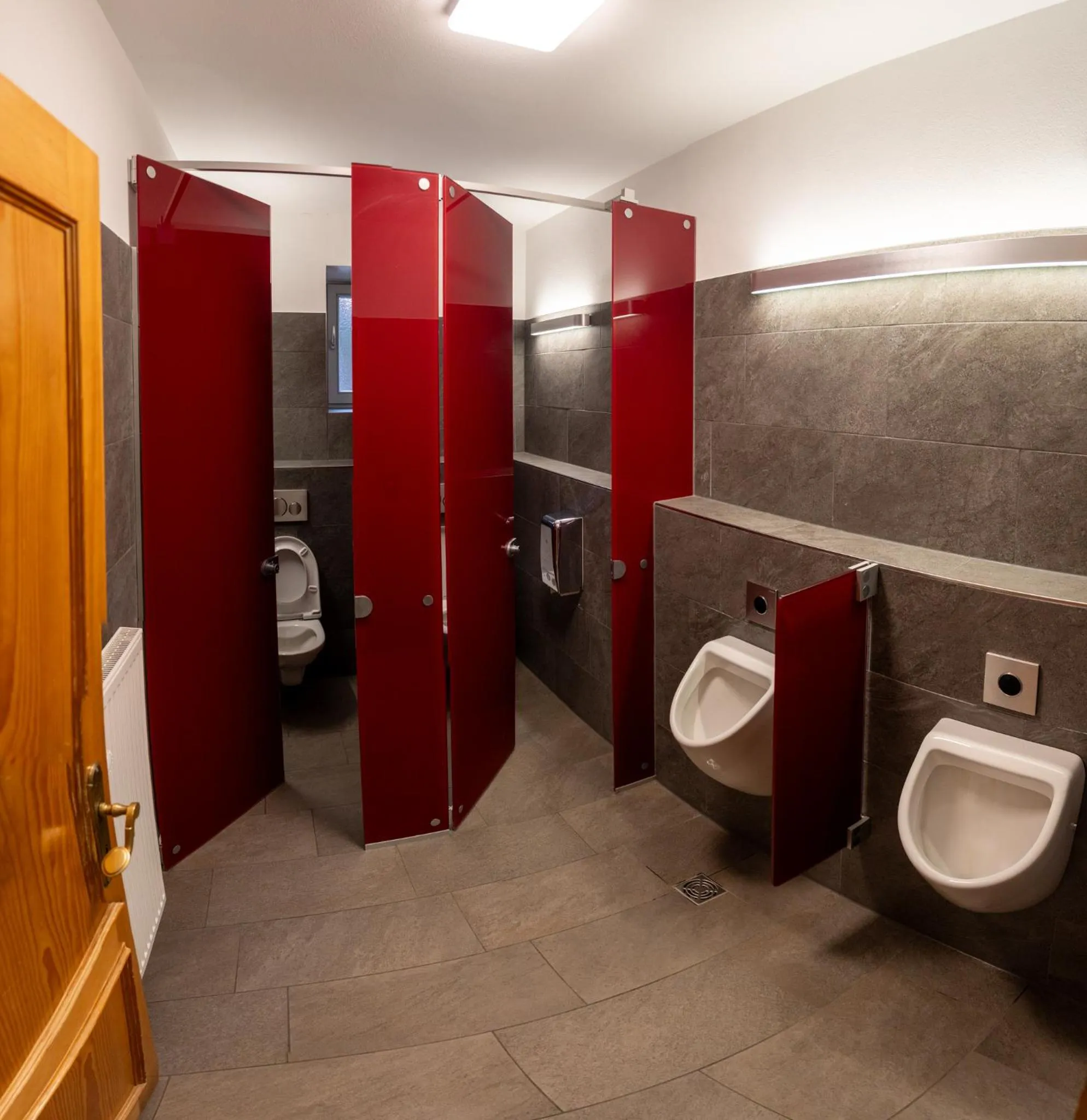 Toilet in Hotel Restaurant Mughal