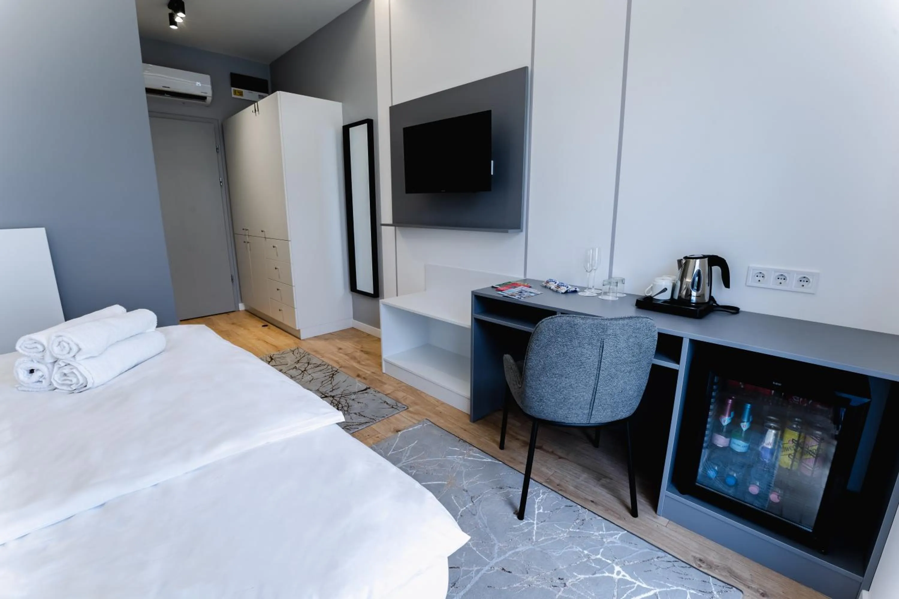 Photo of the whole room, Bed in Noa Panzio