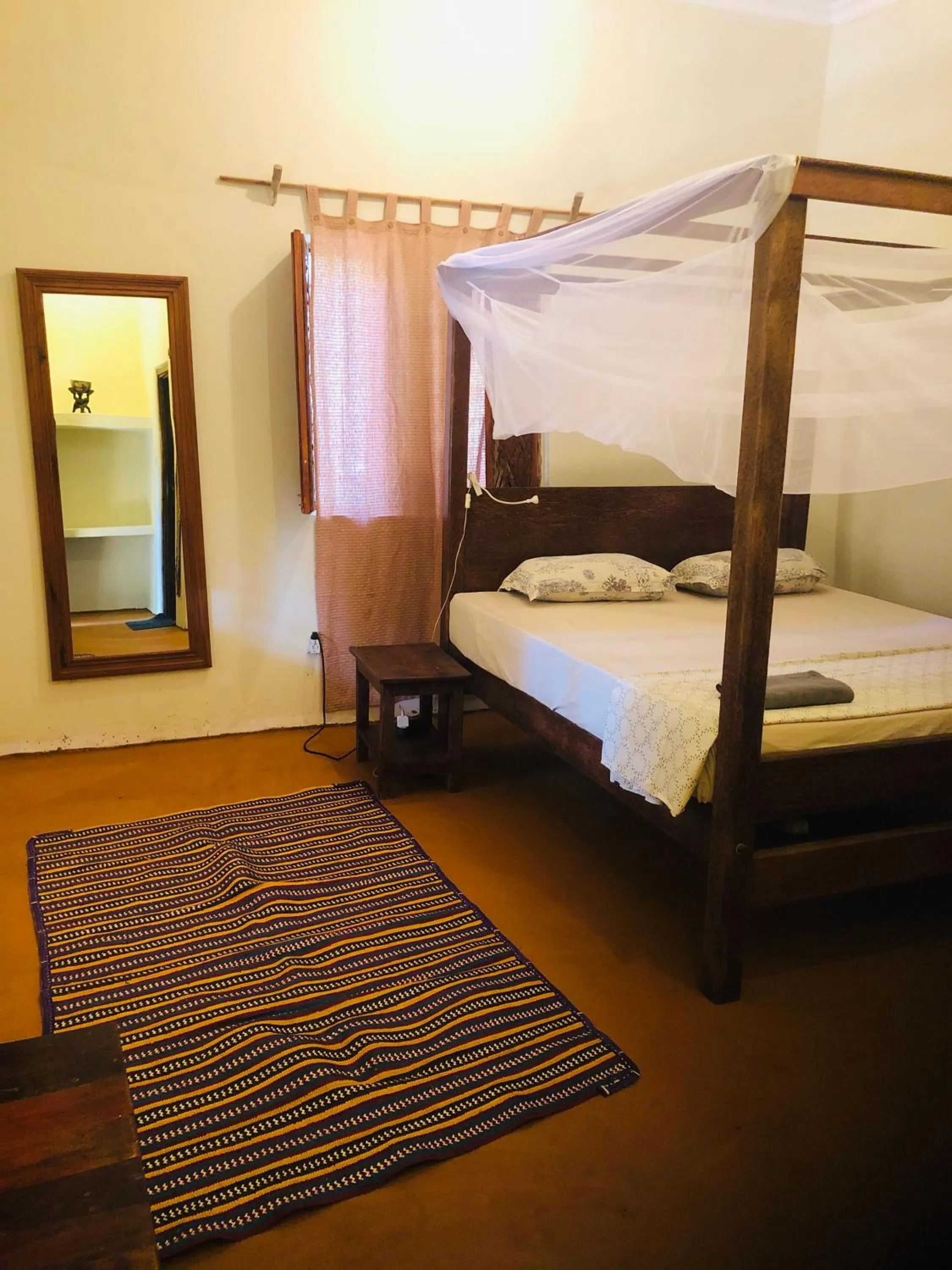 Photo of the whole room, Bed in Casa Umoja