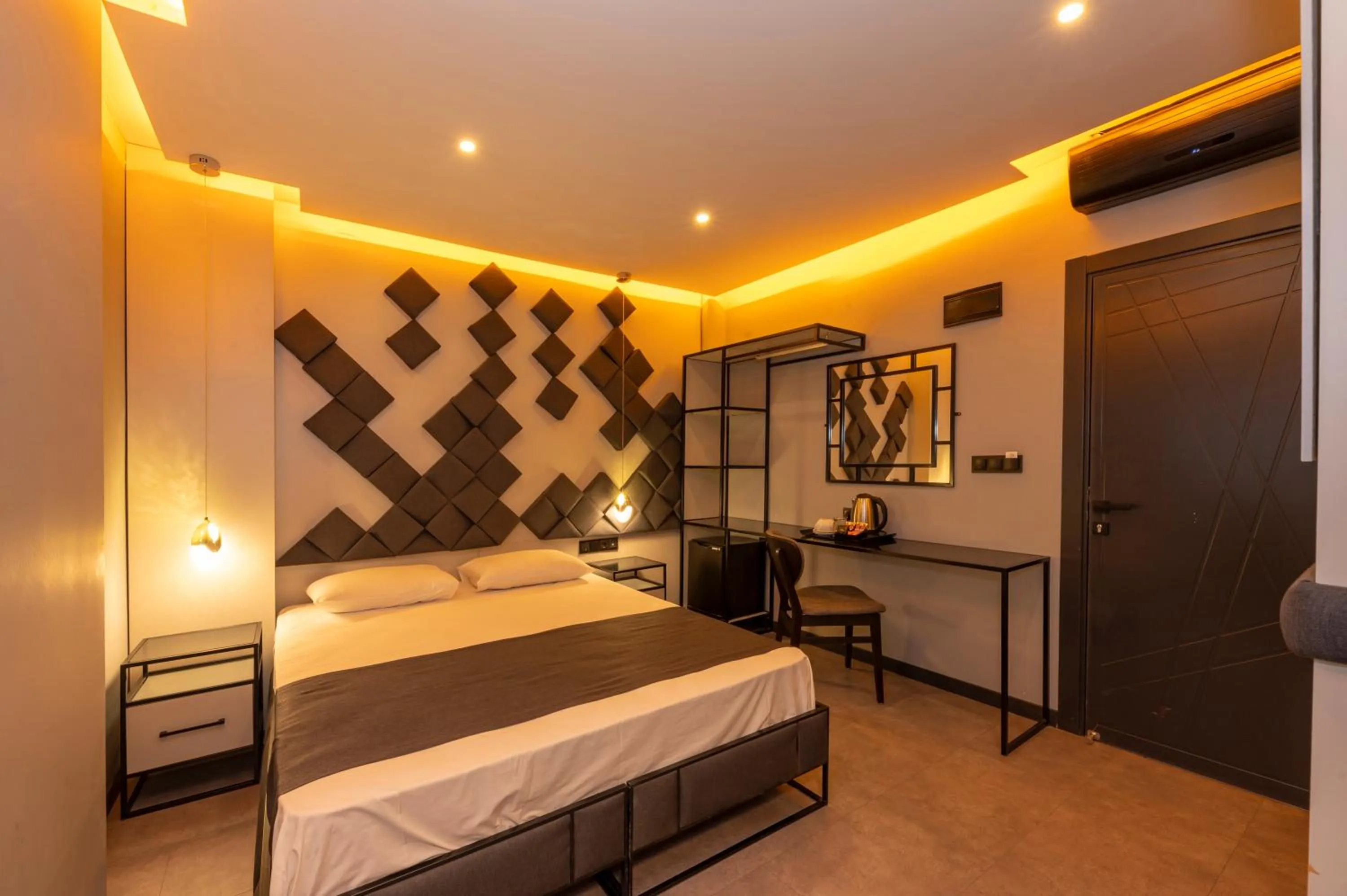 Massage, Bed in White Palace Hotel