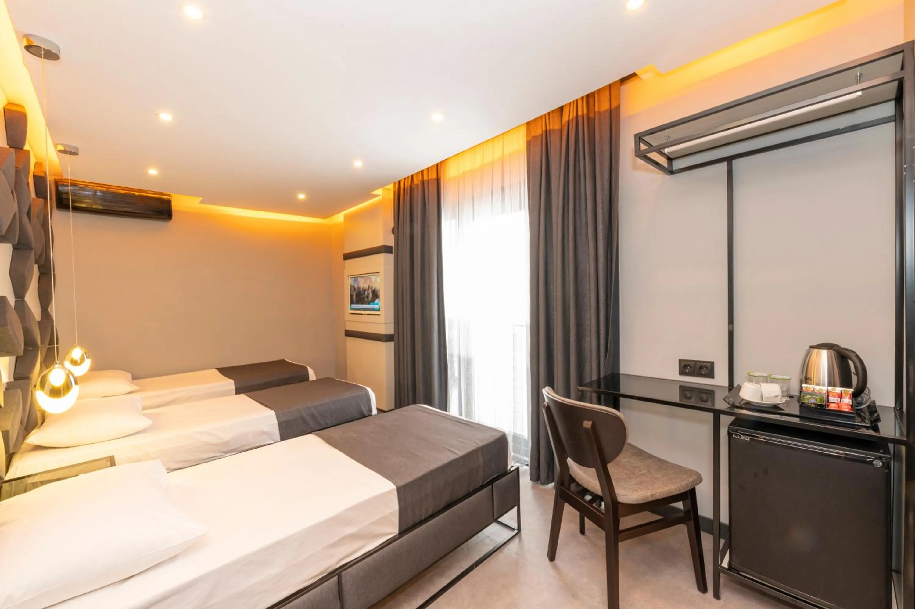 Photo of the whole room, Bed in White Palace Hotel