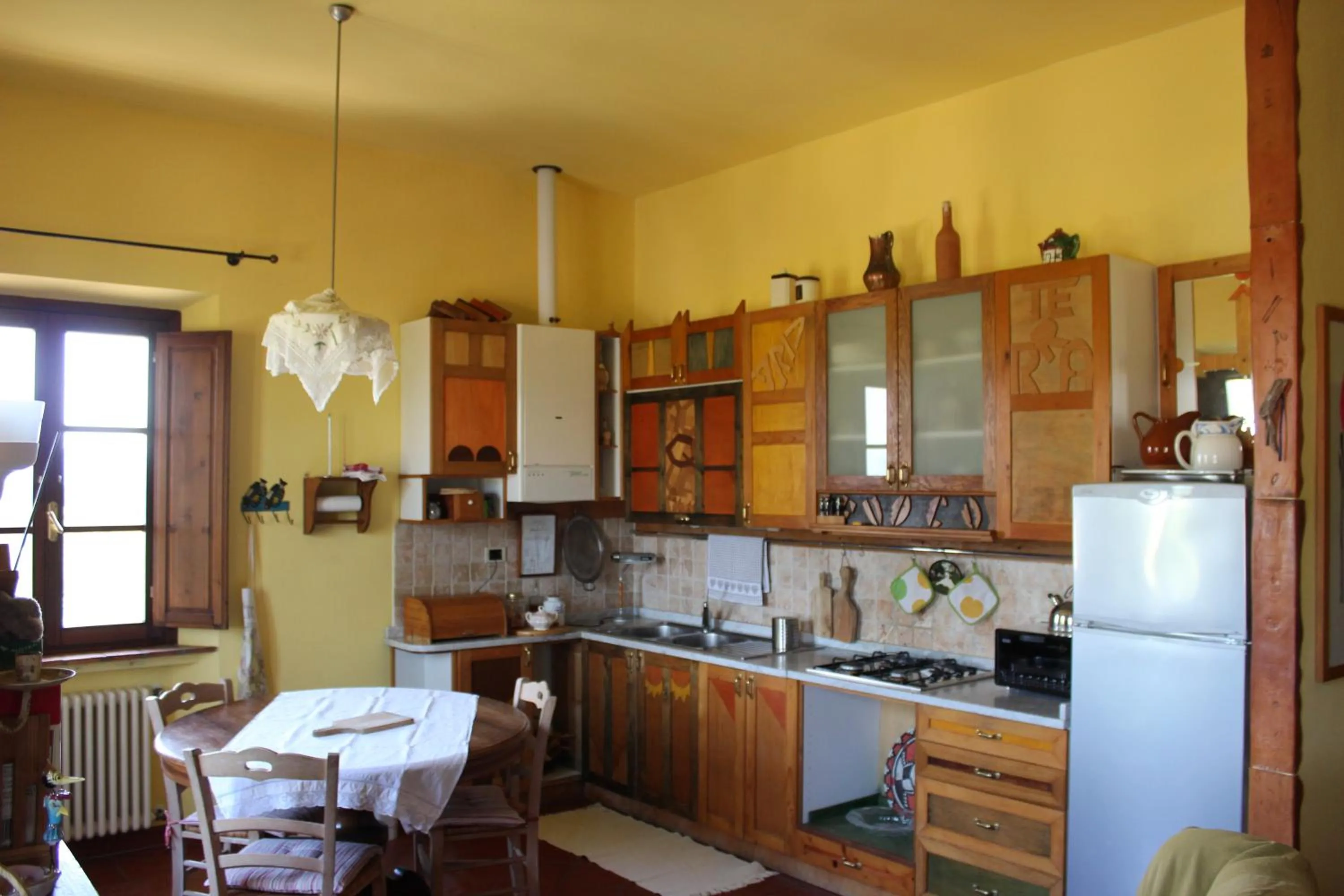 Kitchen or kitchenette in Bio Agriturismo Podere Pretoia