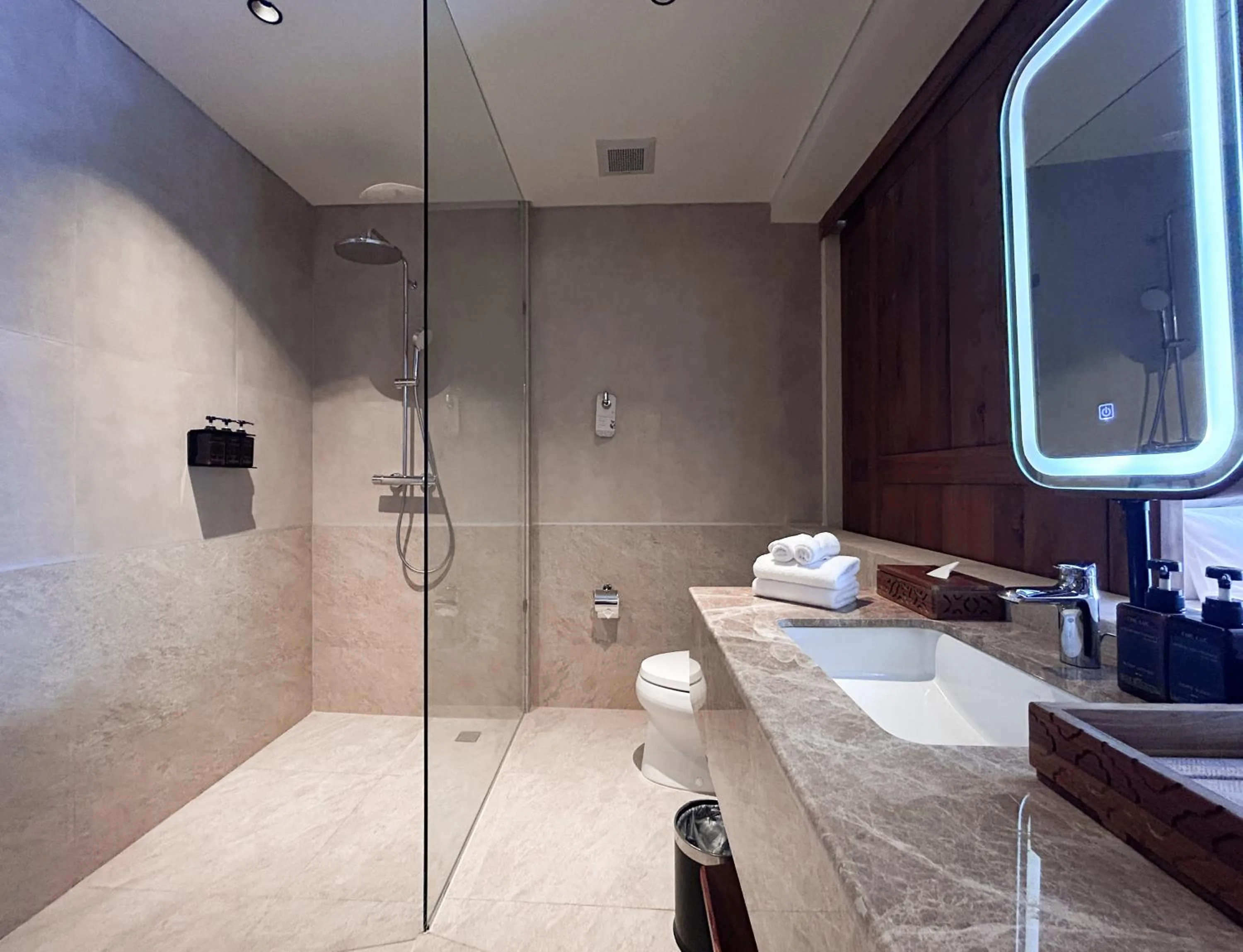 Bathroom in TUI BLUE Berawa Hotel and Villas