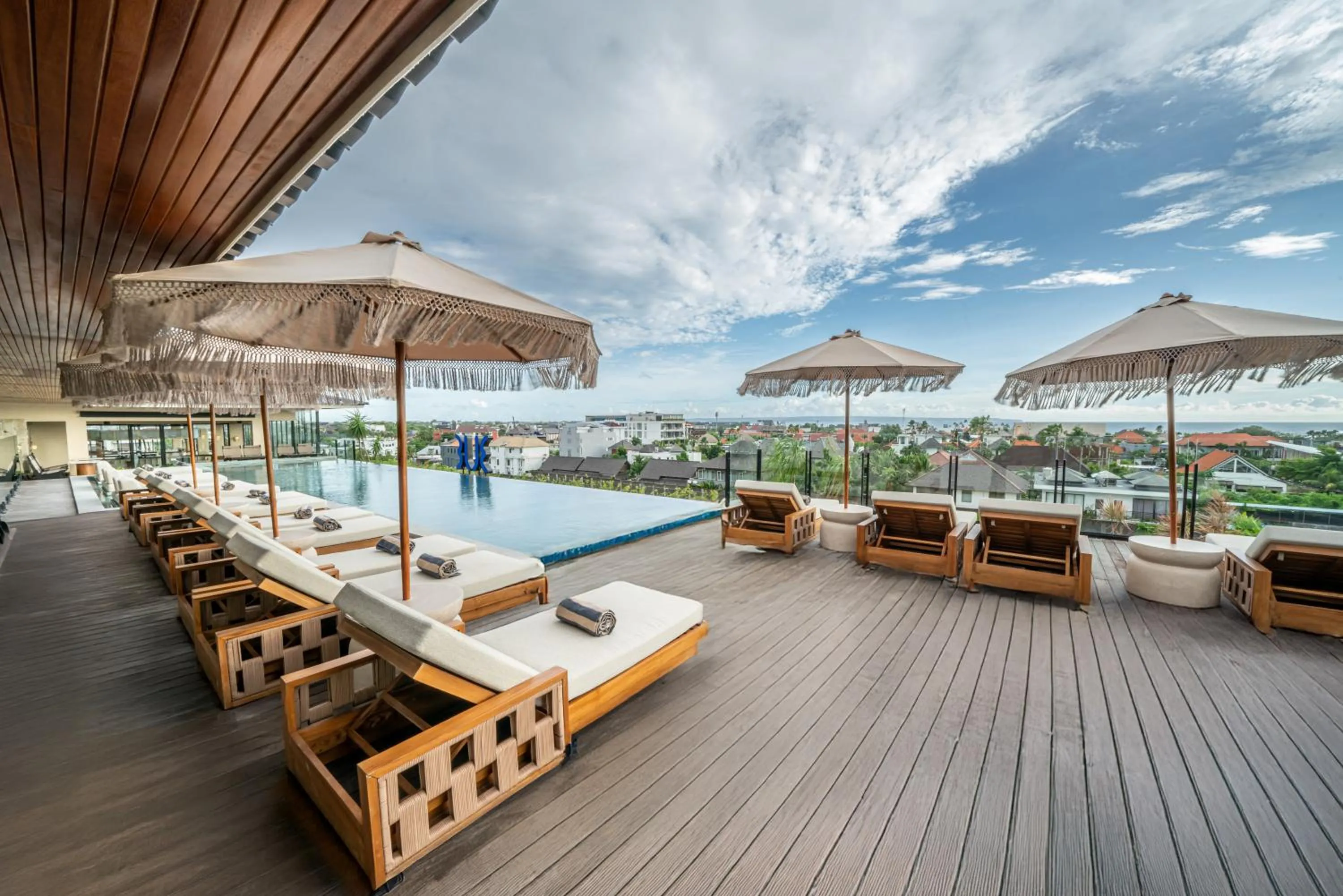 Lounge or bar in TUI BLUE Berawa Hotel and Villas