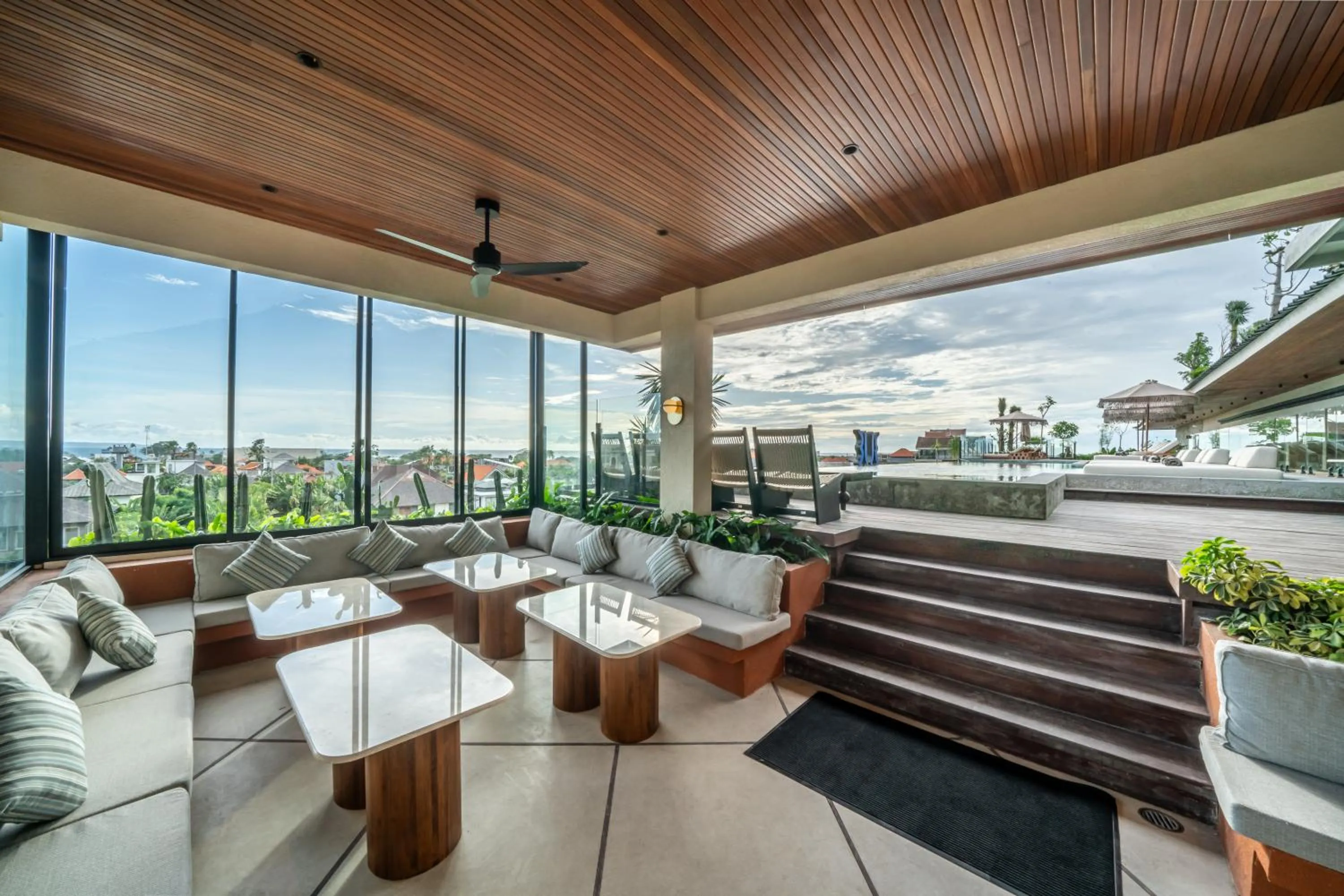 Lounge or bar in TUI BLUE Berawa Hotel and Villas