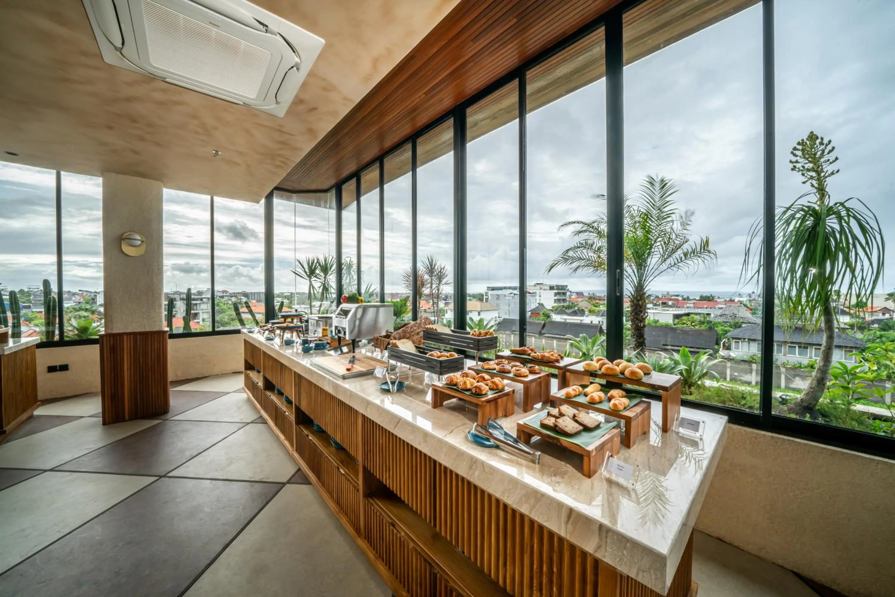 Restaurant/places to eat in TUI BLUE Berawa Hotel and Villas