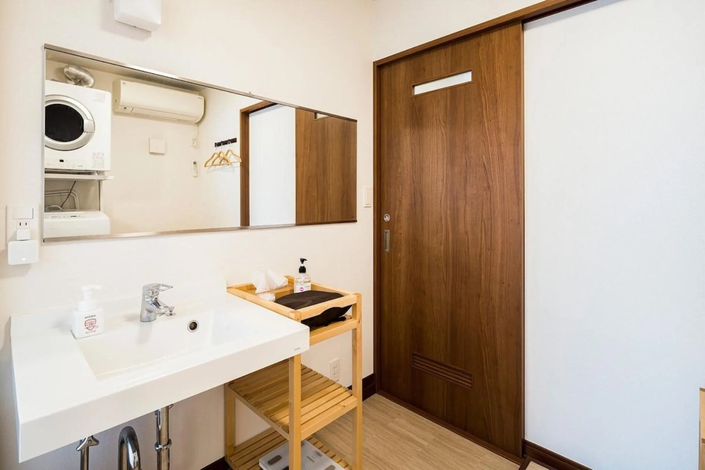 laundry in Oceanfront Villa Hale Kahakai プライベートサウナ