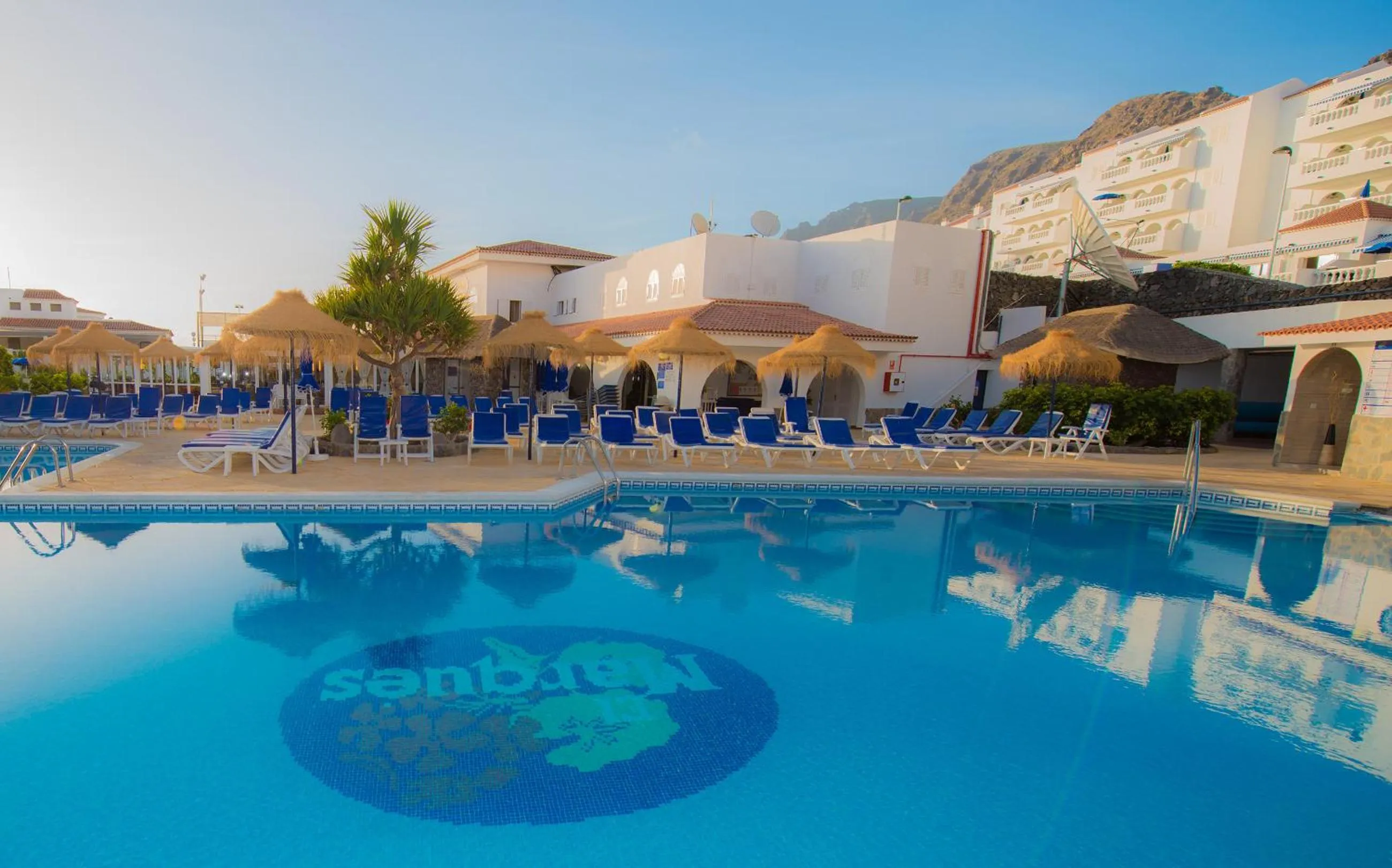 Swimming pool in Ona el Marqués