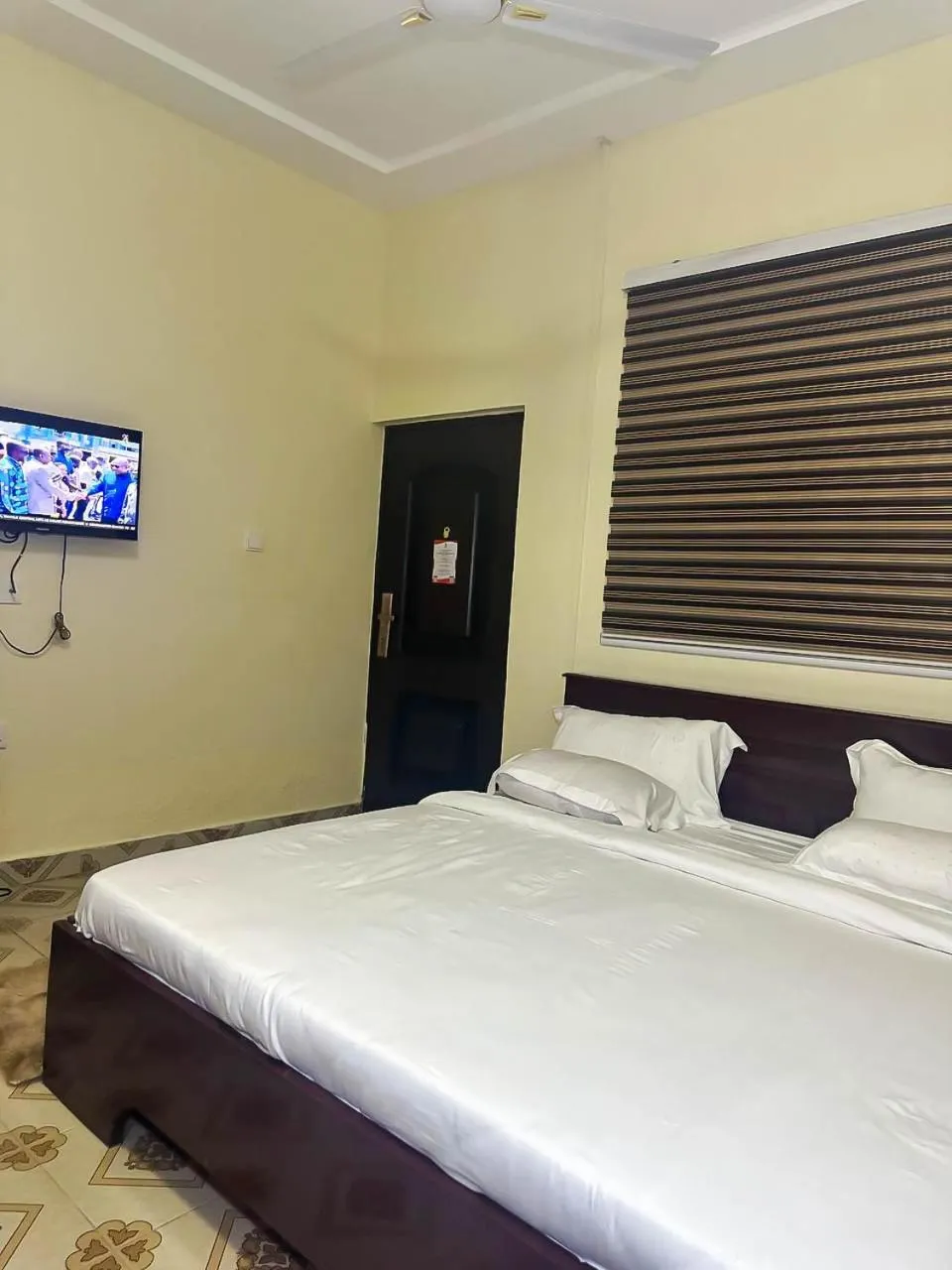 Bed in Senalli Hotel