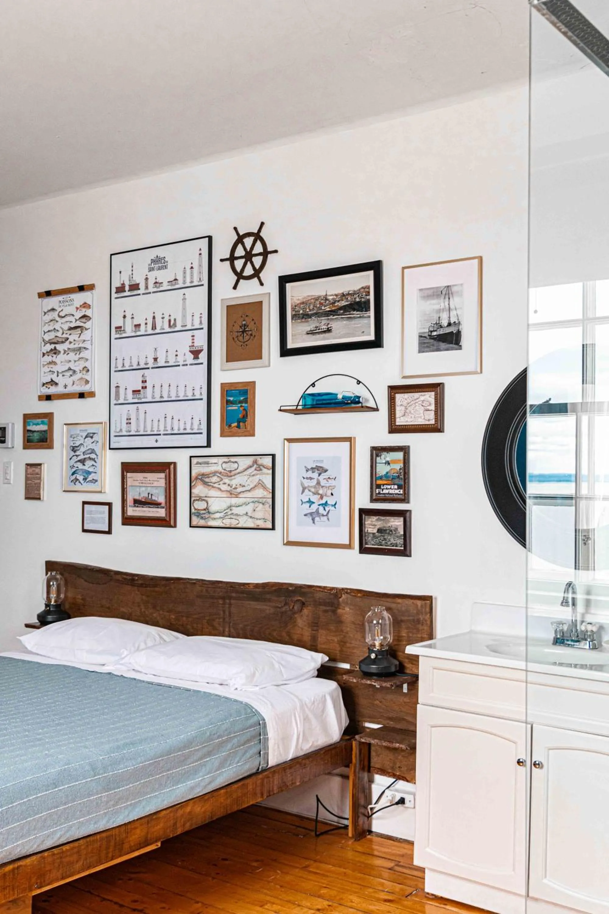 Bedroom, Bed in La Secousse