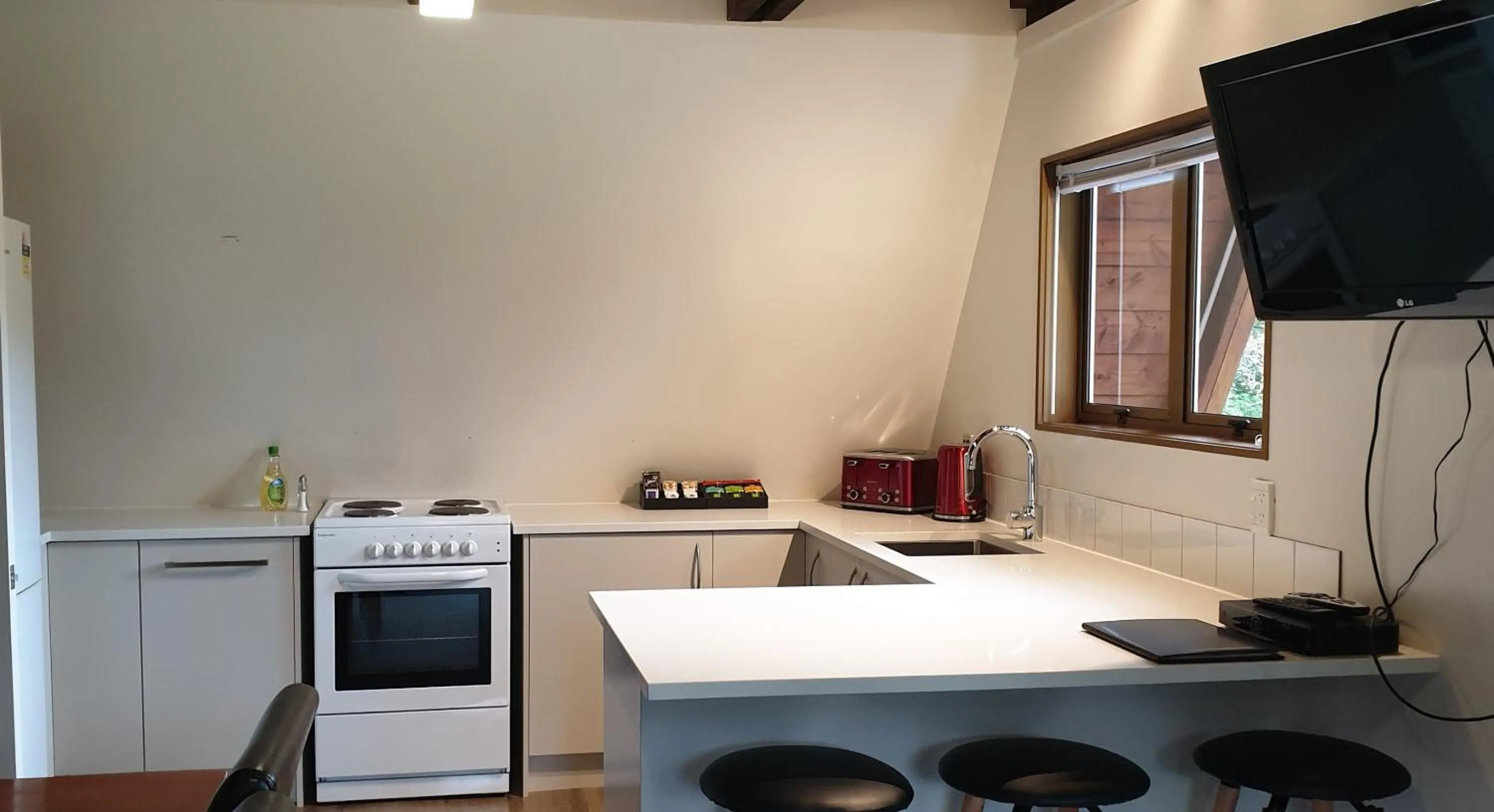 Kitchen or kitchenette in Mt Vernon