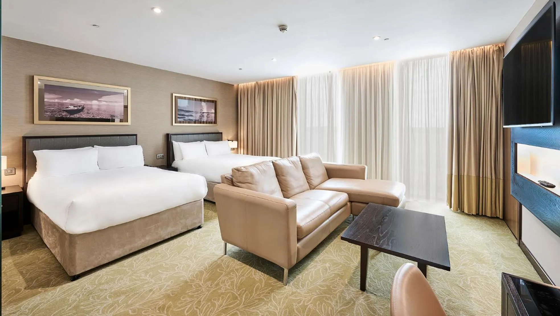 Photo of the whole room, Bed in Genting Hotel & Spa at Resorts World Birmingham