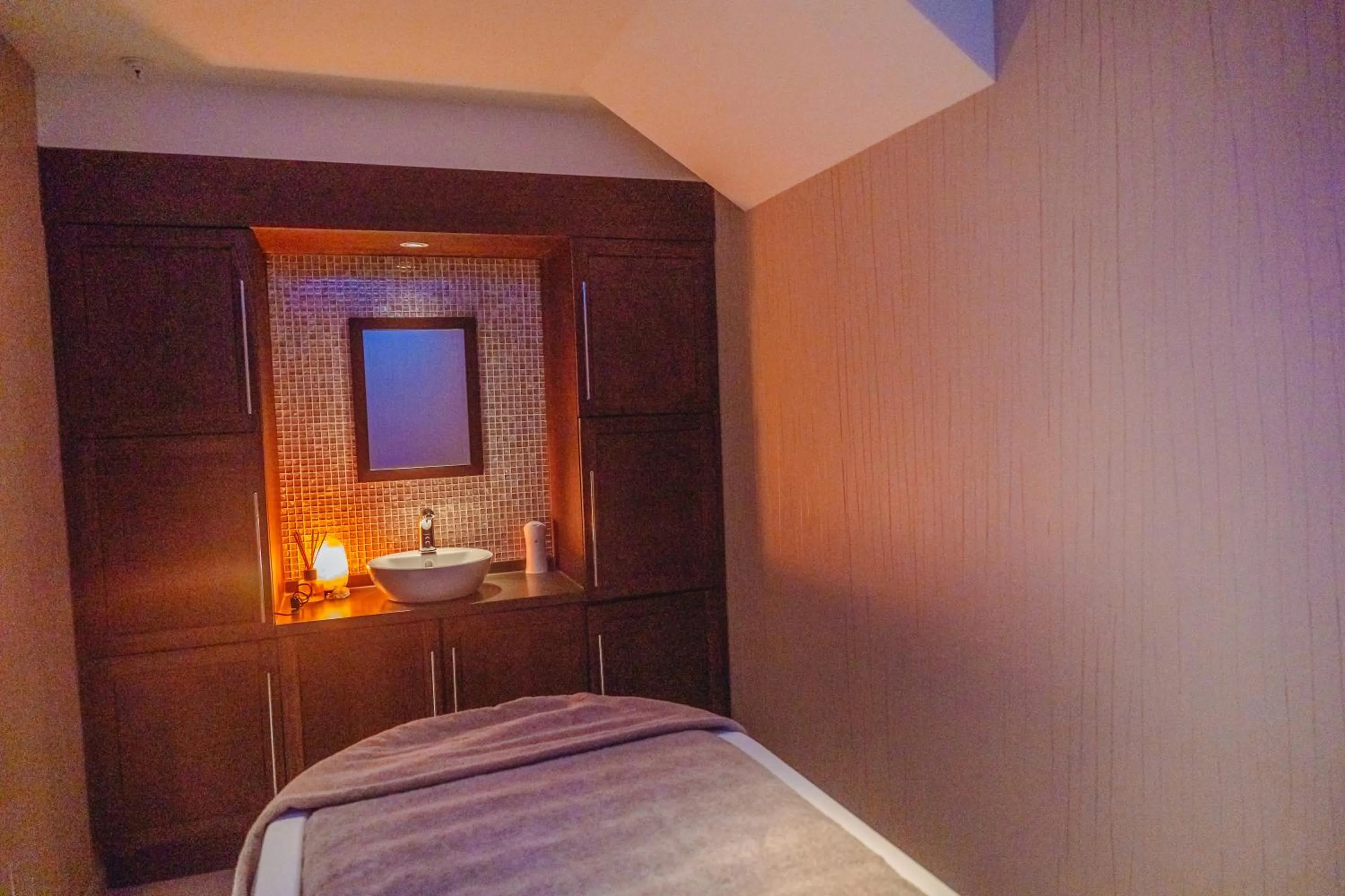 Massage, Bed in Genting Hotel & Spa at Resorts World Birmingham
