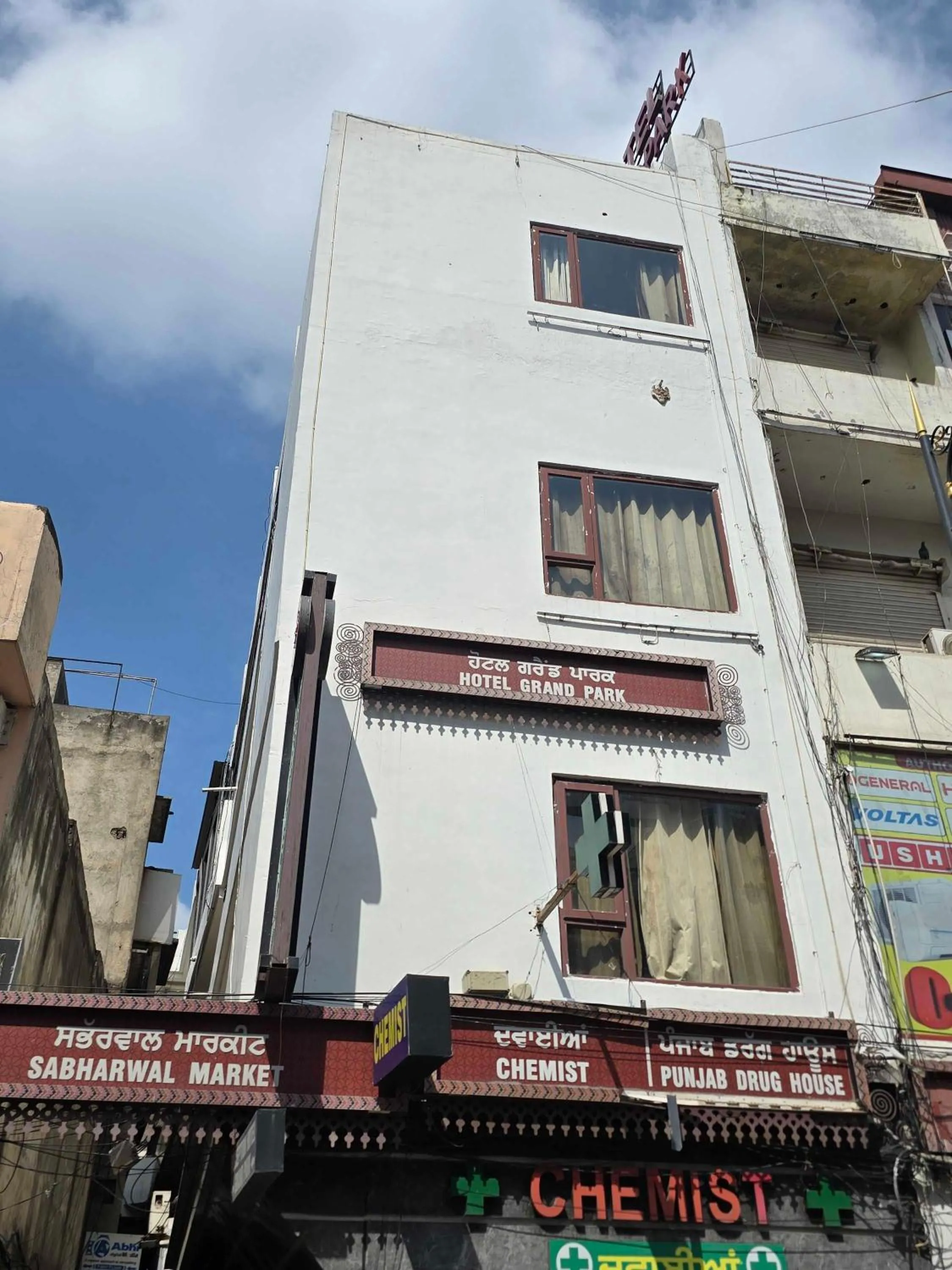 Facade/entrance in Hotel O Grand Park