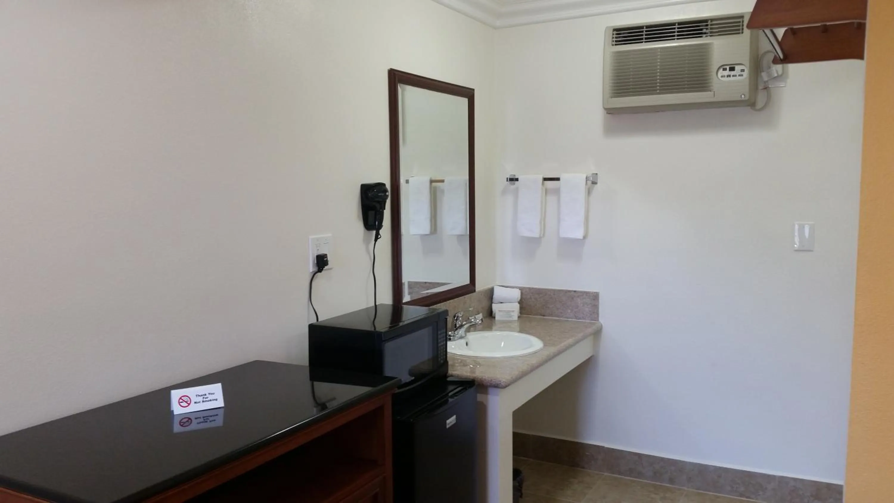 Decorative detail in Kona Inn Motel Anaheim