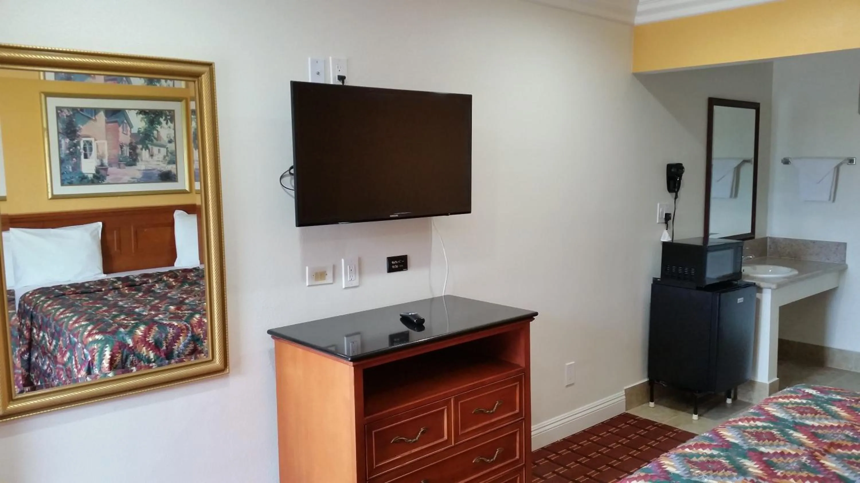 Decorative detail in Kona Inn Motel Anaheim