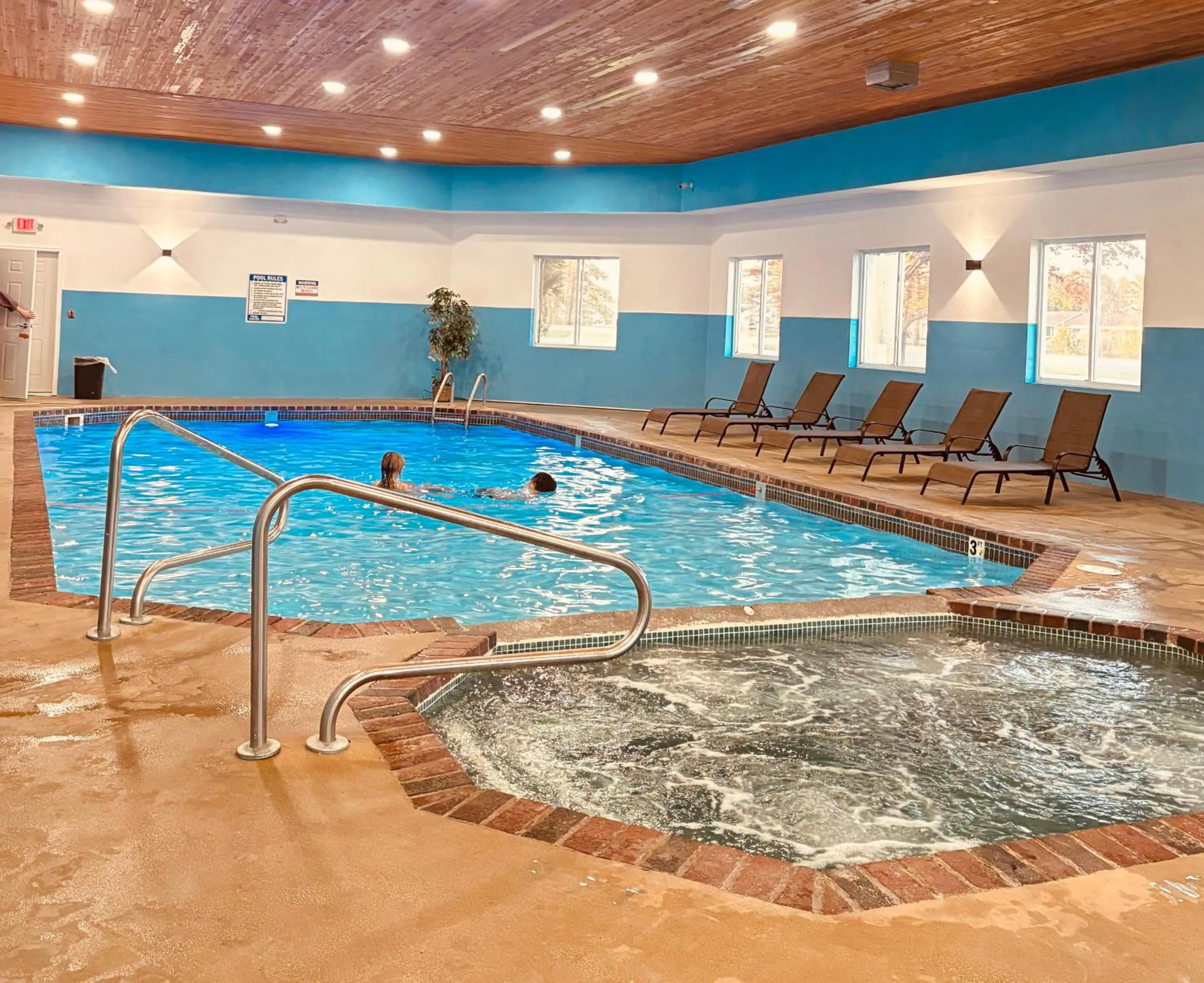 Swimming pool in Super 8 by Wyndham Escanaba