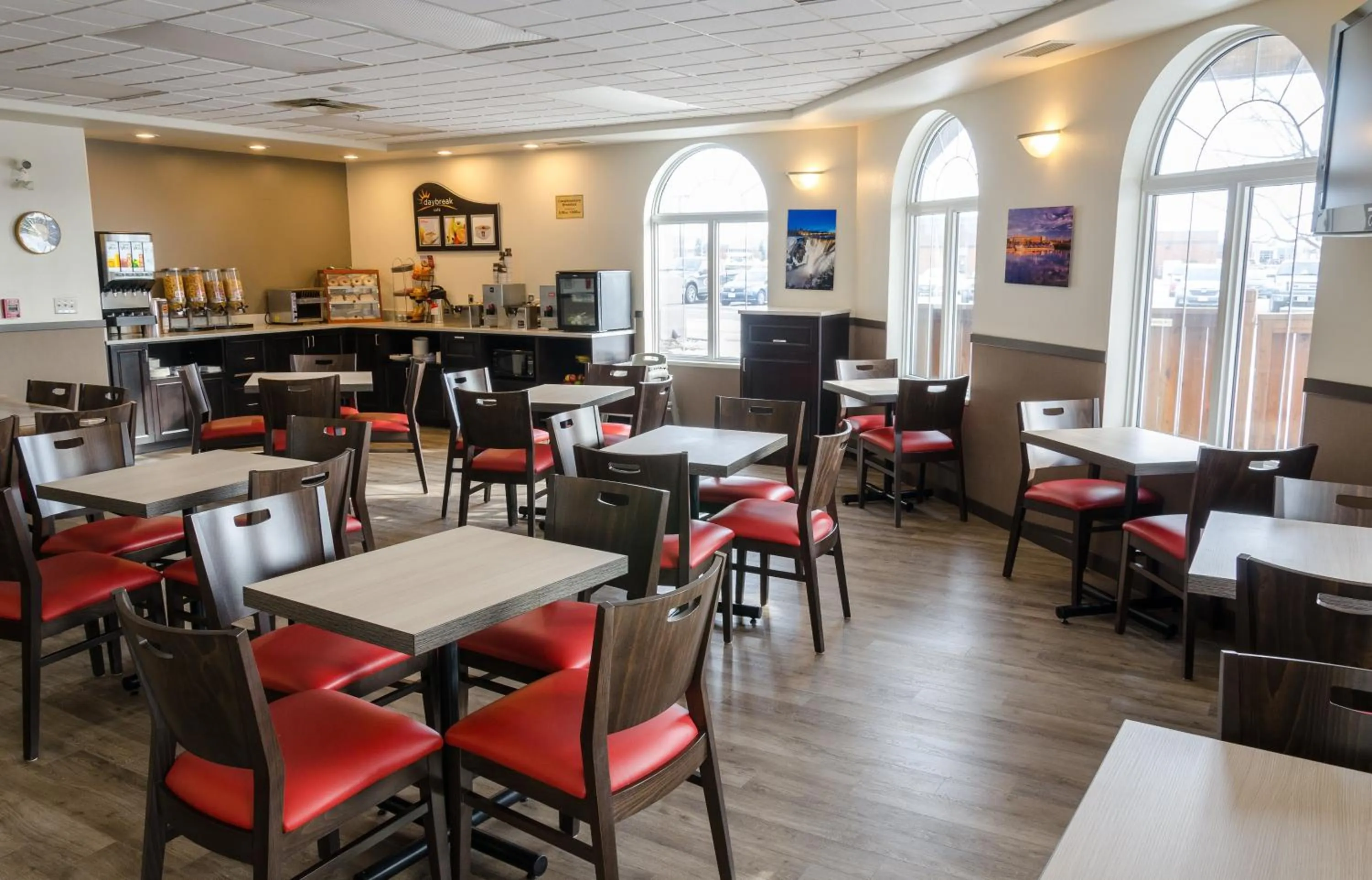 Restaurant/places to eat in Days Inn & Suites by Wyndham Thunder Bay