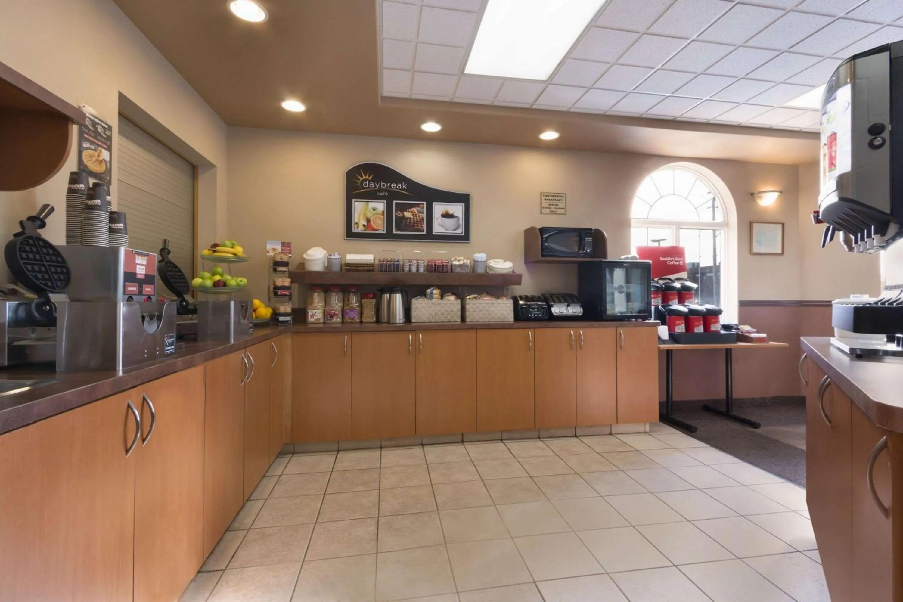 Restaurant/places to eat in Days Inn & Suites by Wyndham Thunder Bay