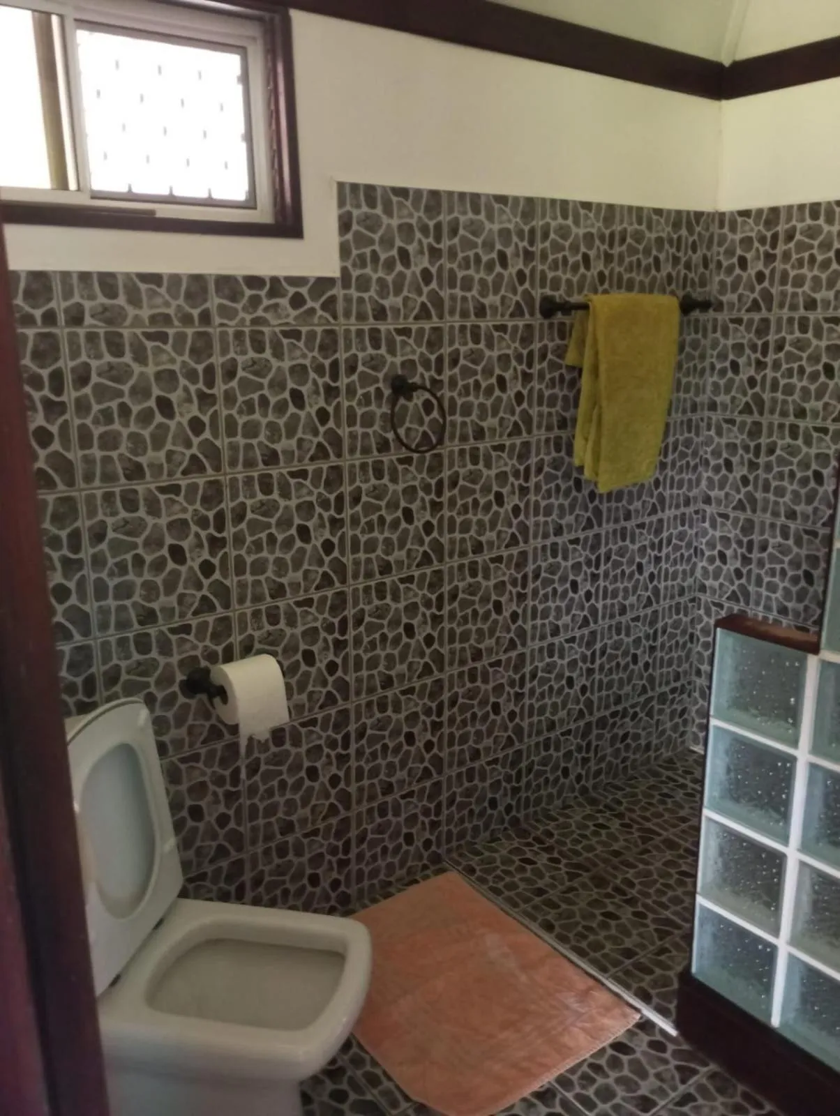 Shower in Raiatea Airport Bungalow