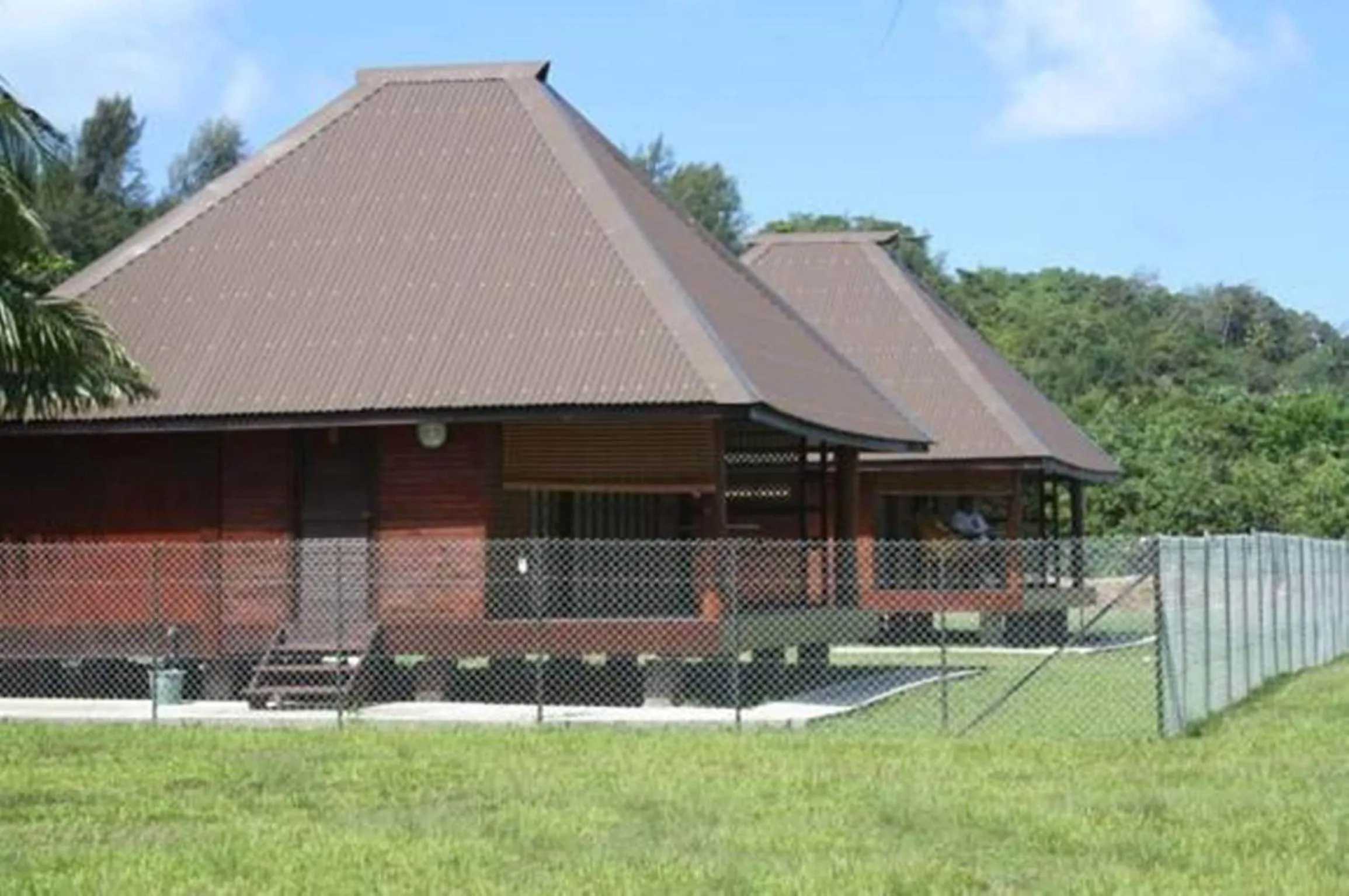 Raiatea Airport Bungalow