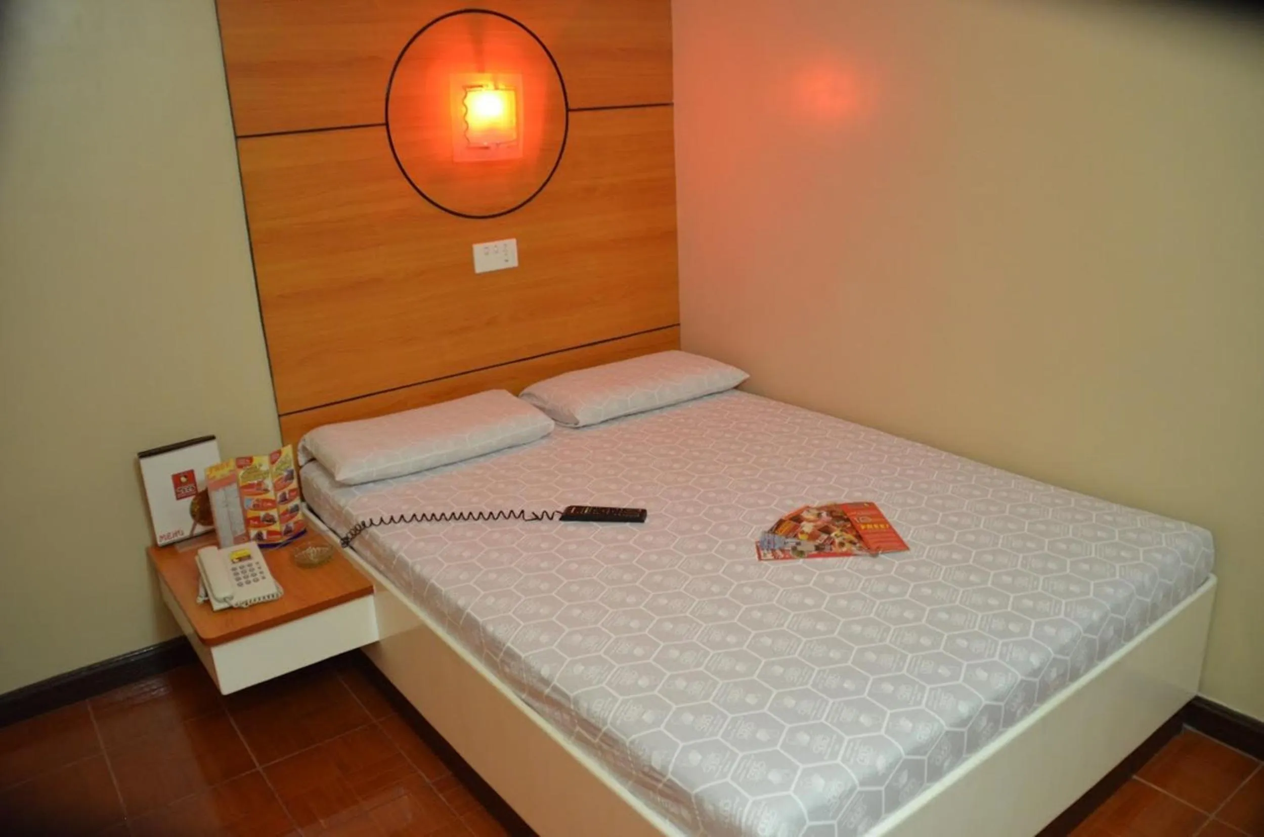 Photo of the whole room, Bed in Hotel Sogo - Monumento, LRT Station