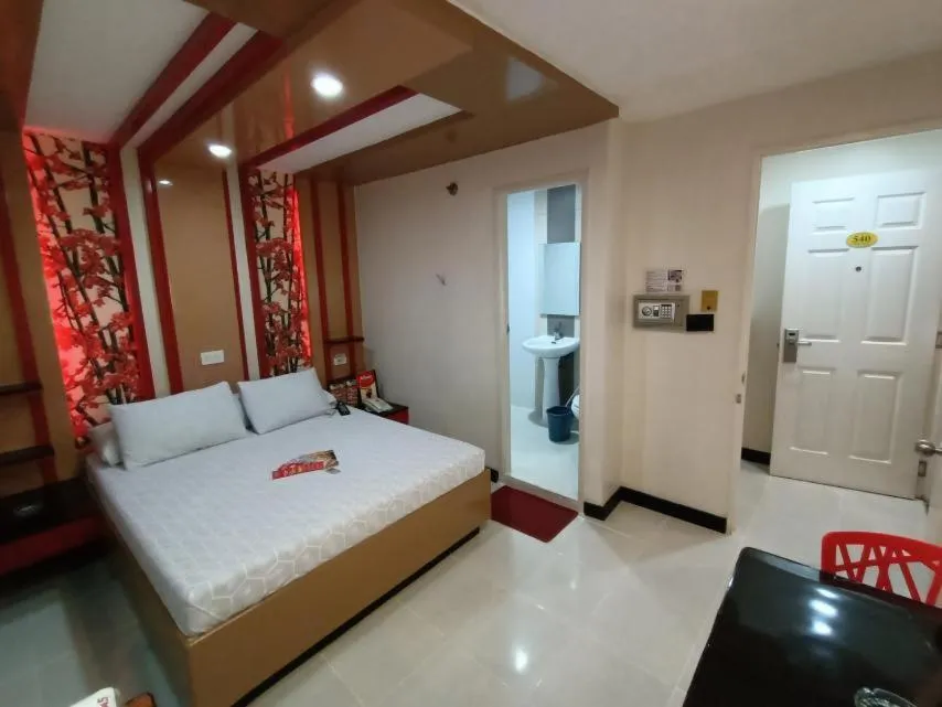 Photo of the whole room, Bed in Hotel Sogo - Monumento, LRT Station
