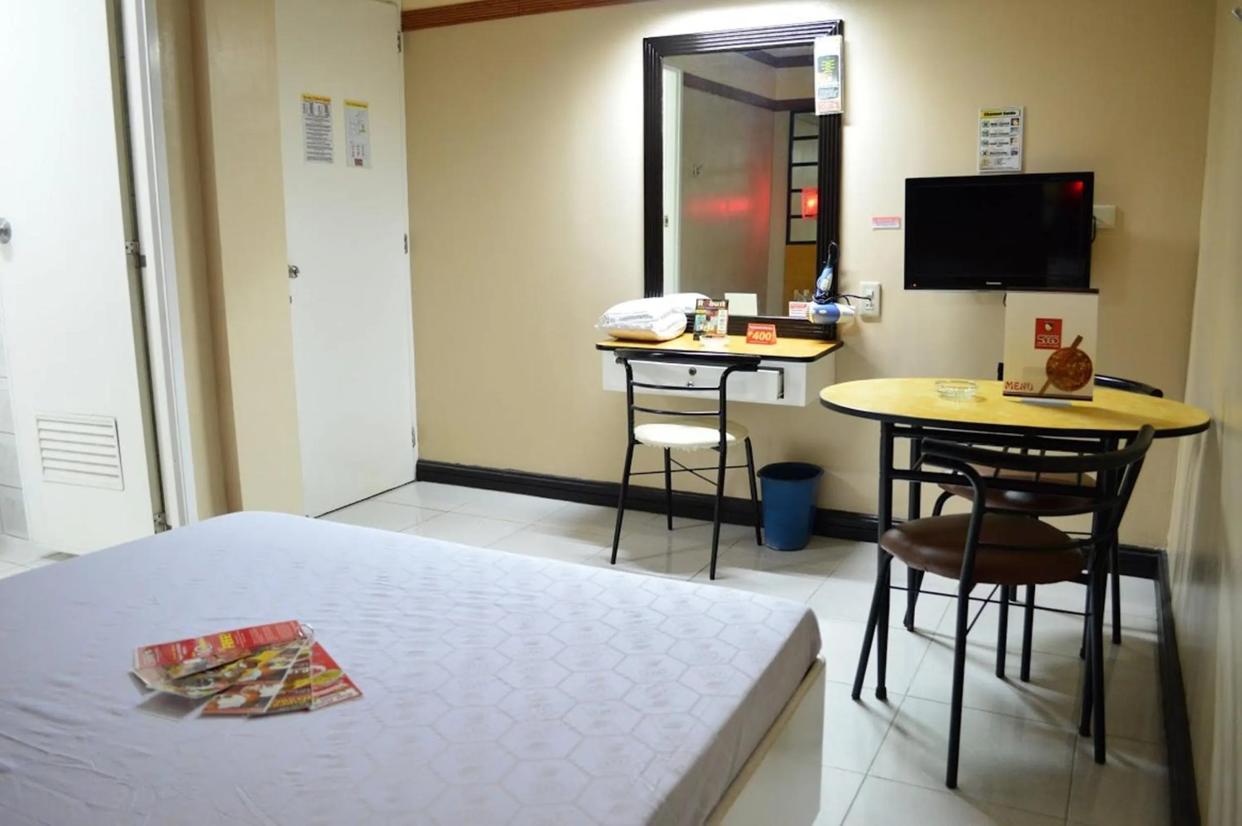 Photo of the whole room, Bed in Hotel Sogo - Monumento, LRT Station