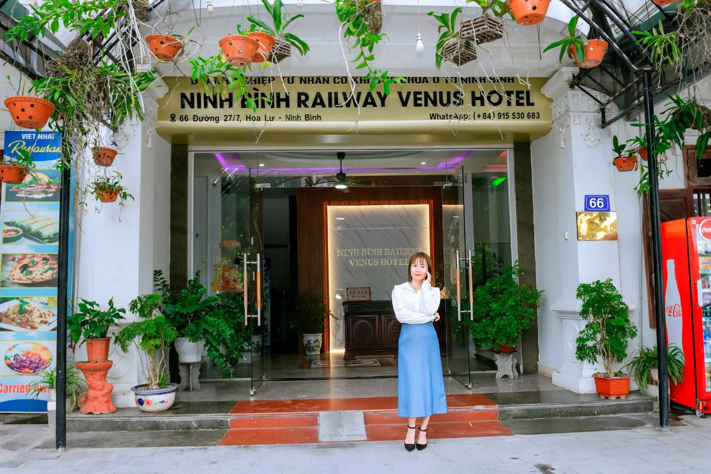 Restaurant/places to eat in Viet Nhat Hotel