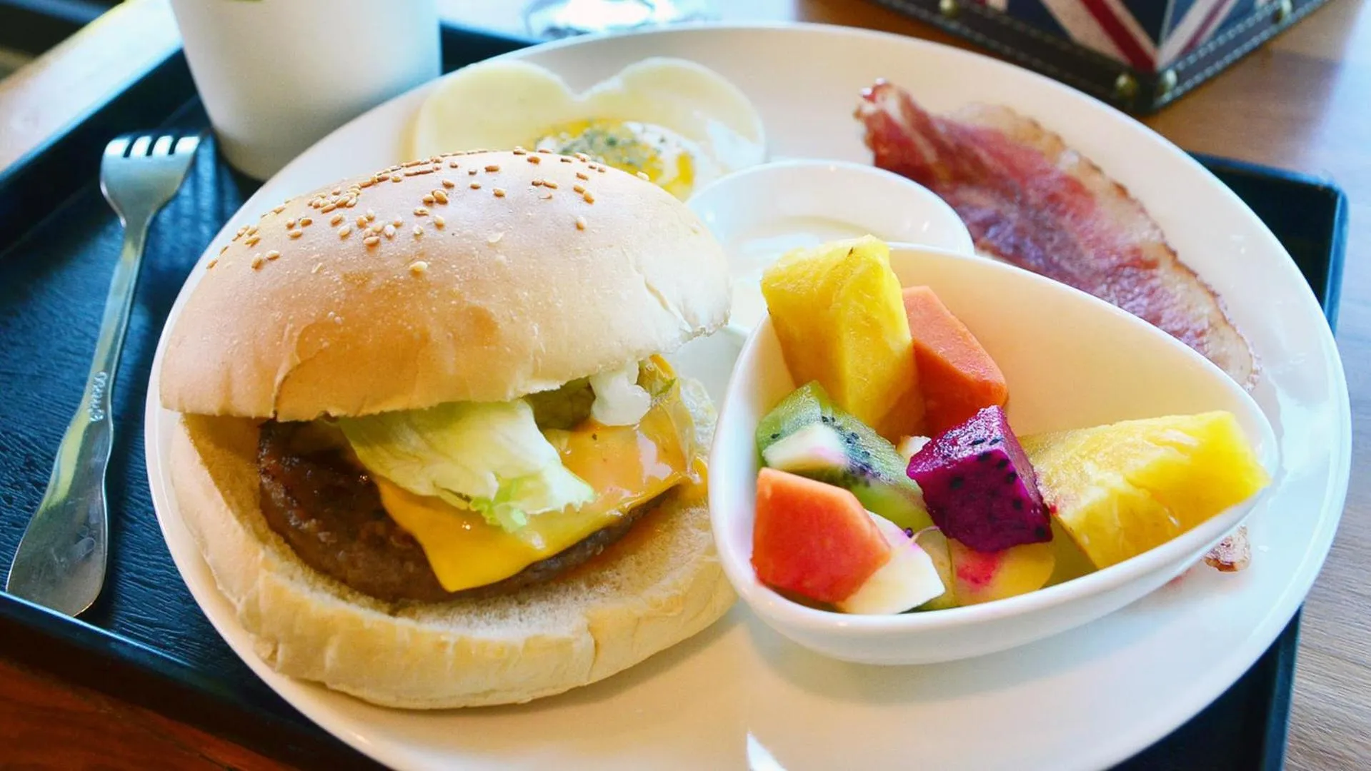 Breakfast in Summer Rocker Villa