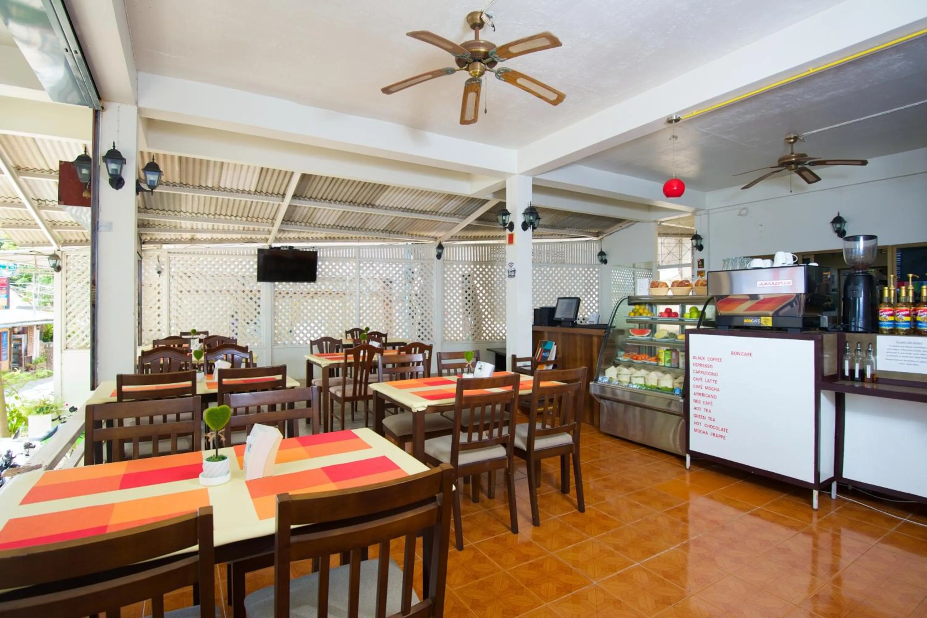 Restaurant/places to eat in Simple Life Talay & Divers Resort