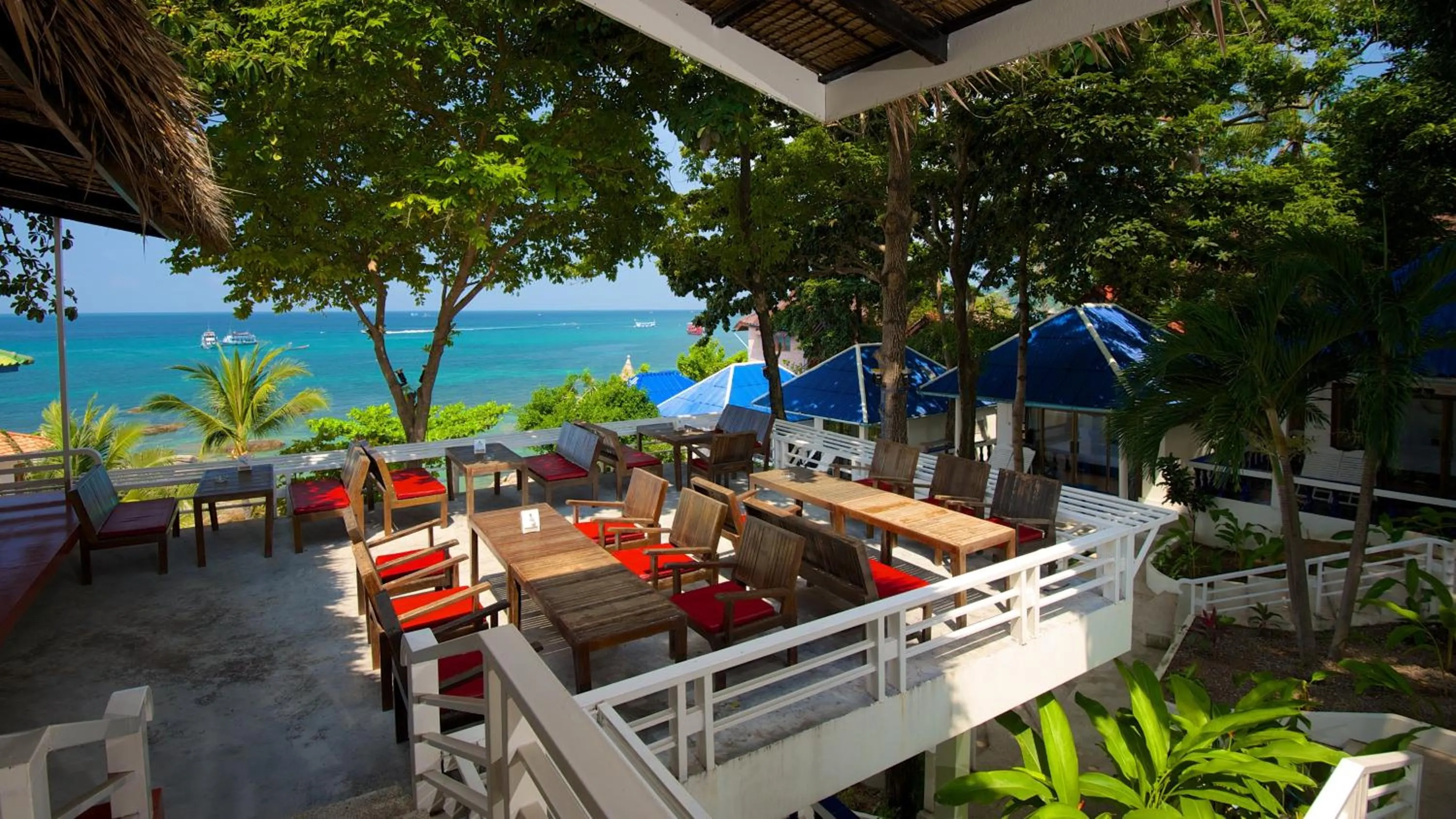 Restaurant/places to eat in Simple Life Talay & Divers Resort