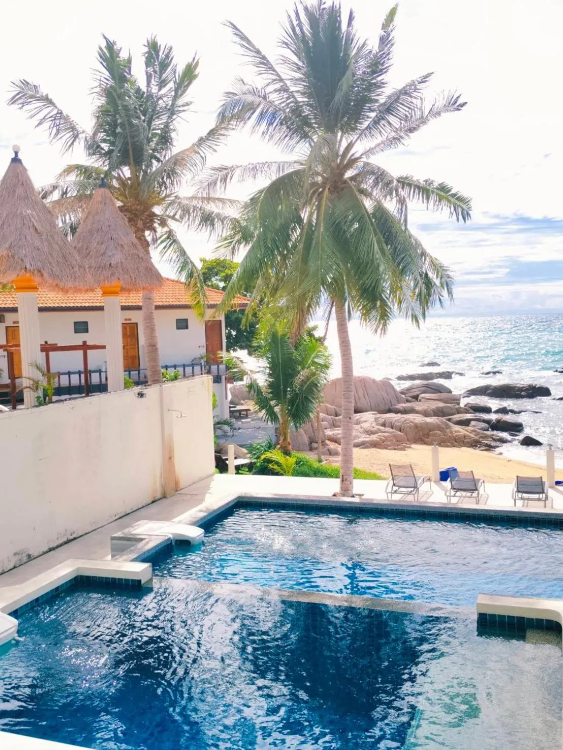 Swimming pool in Simple Life Talay & Divers Resort