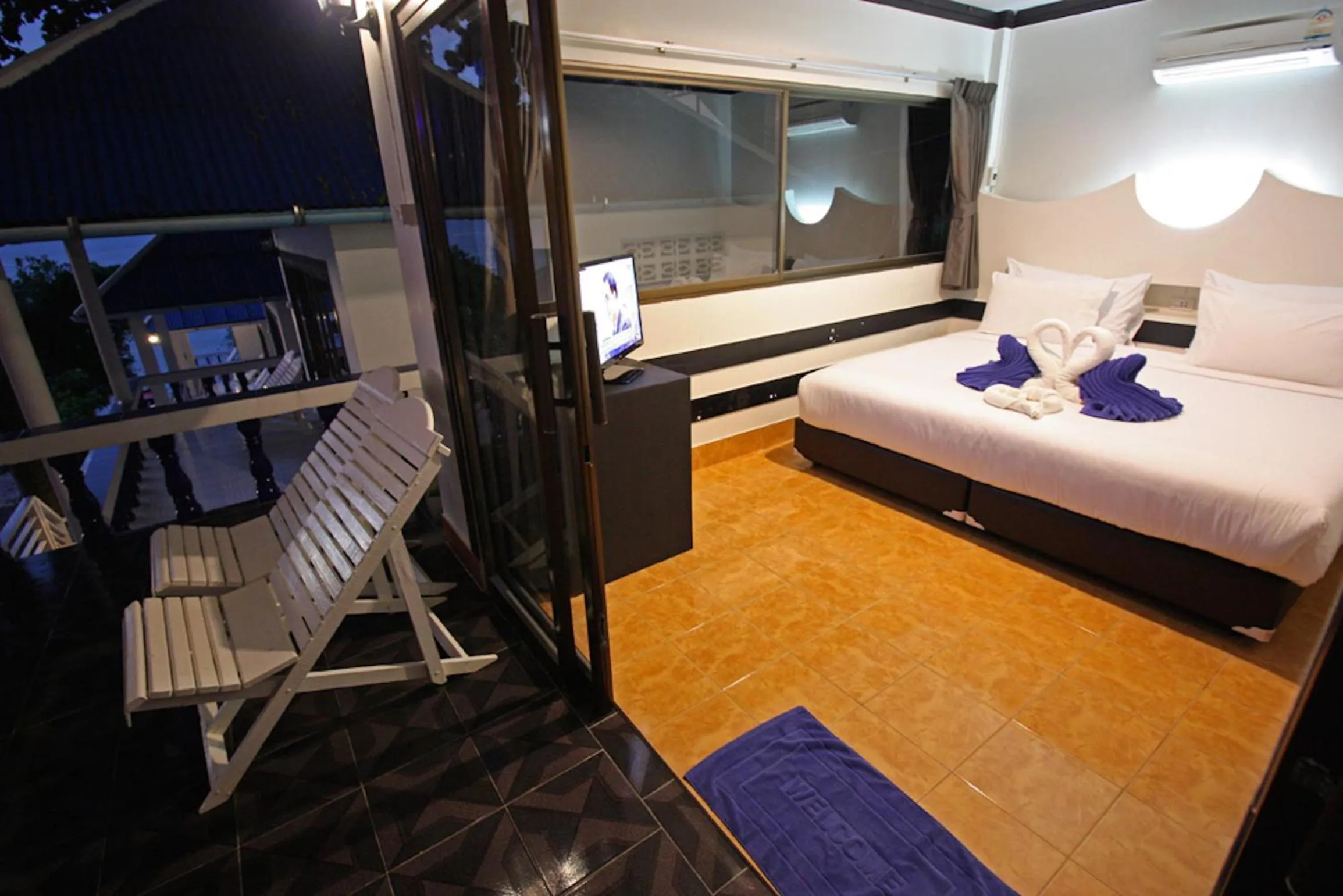 Decorative detail, Bed in Simple Life Talay & Divers Resort