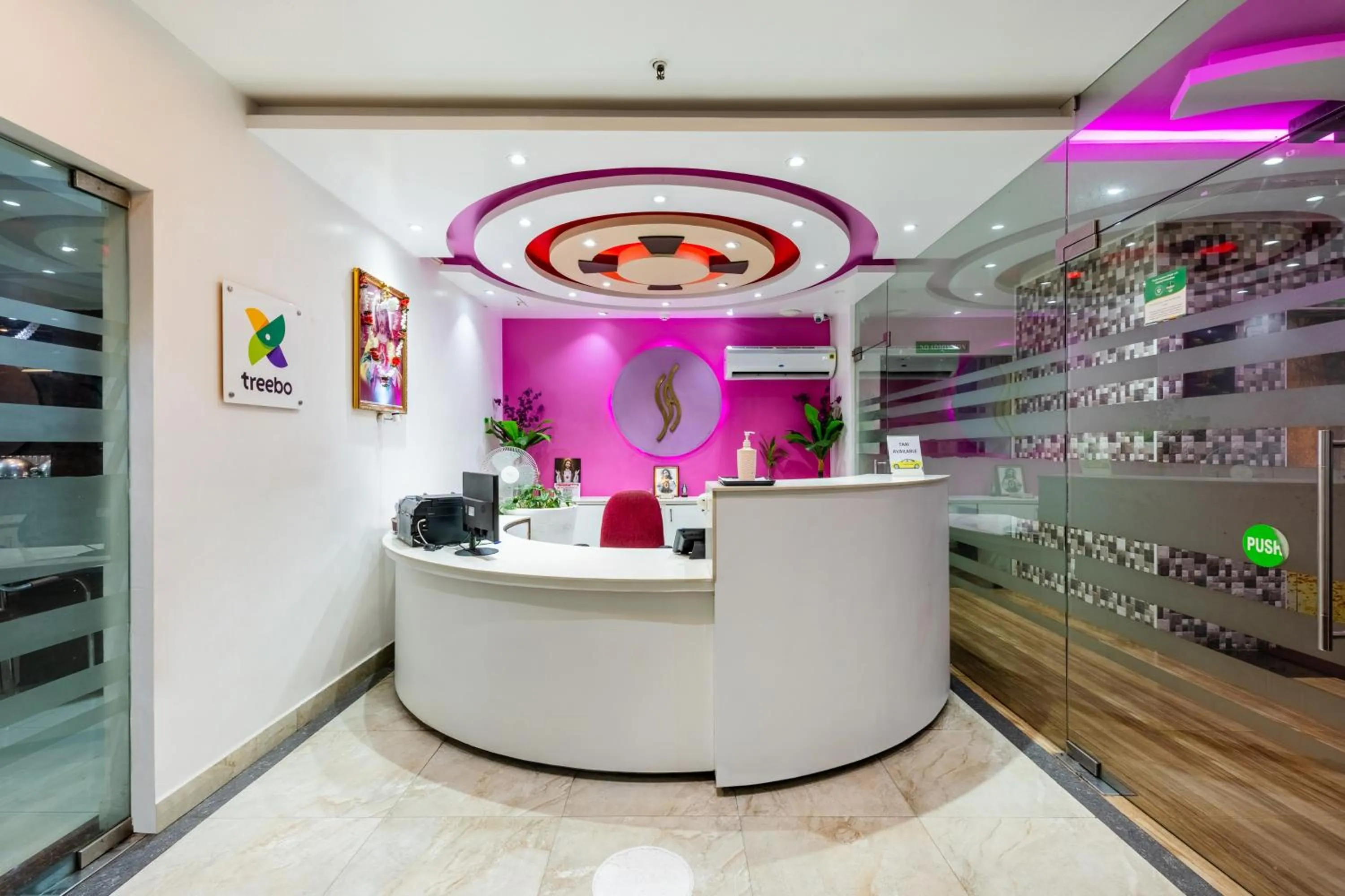 Lobby or reception in Treebo South Avenue, 700 Mts From Promenade Beach