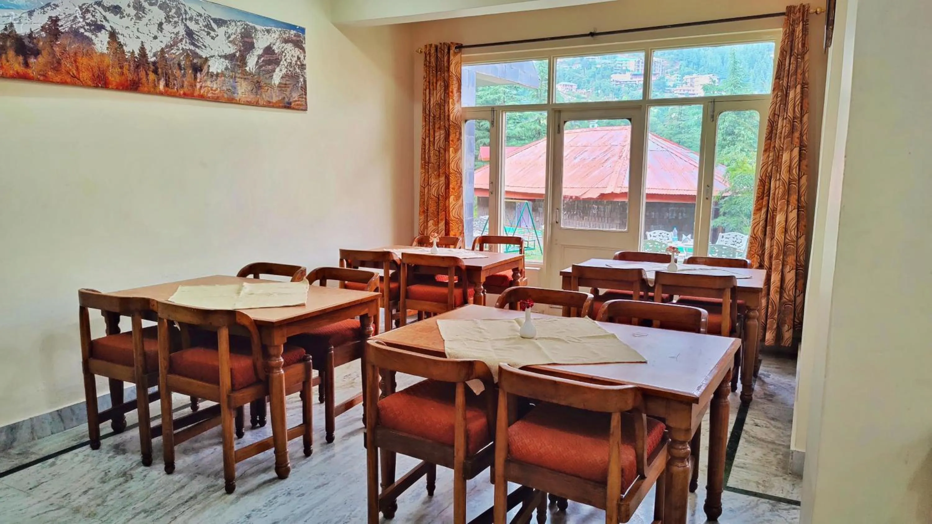 Restaurant/places to eat in Gagan Resorts