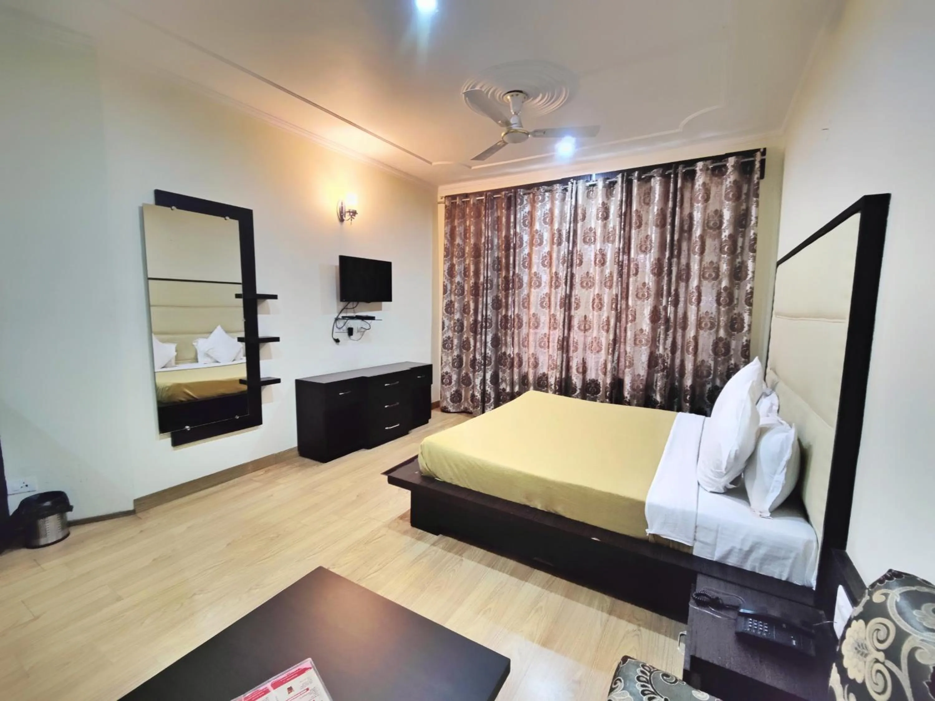 Photo of the whole room, Bed in Gagan Resorts