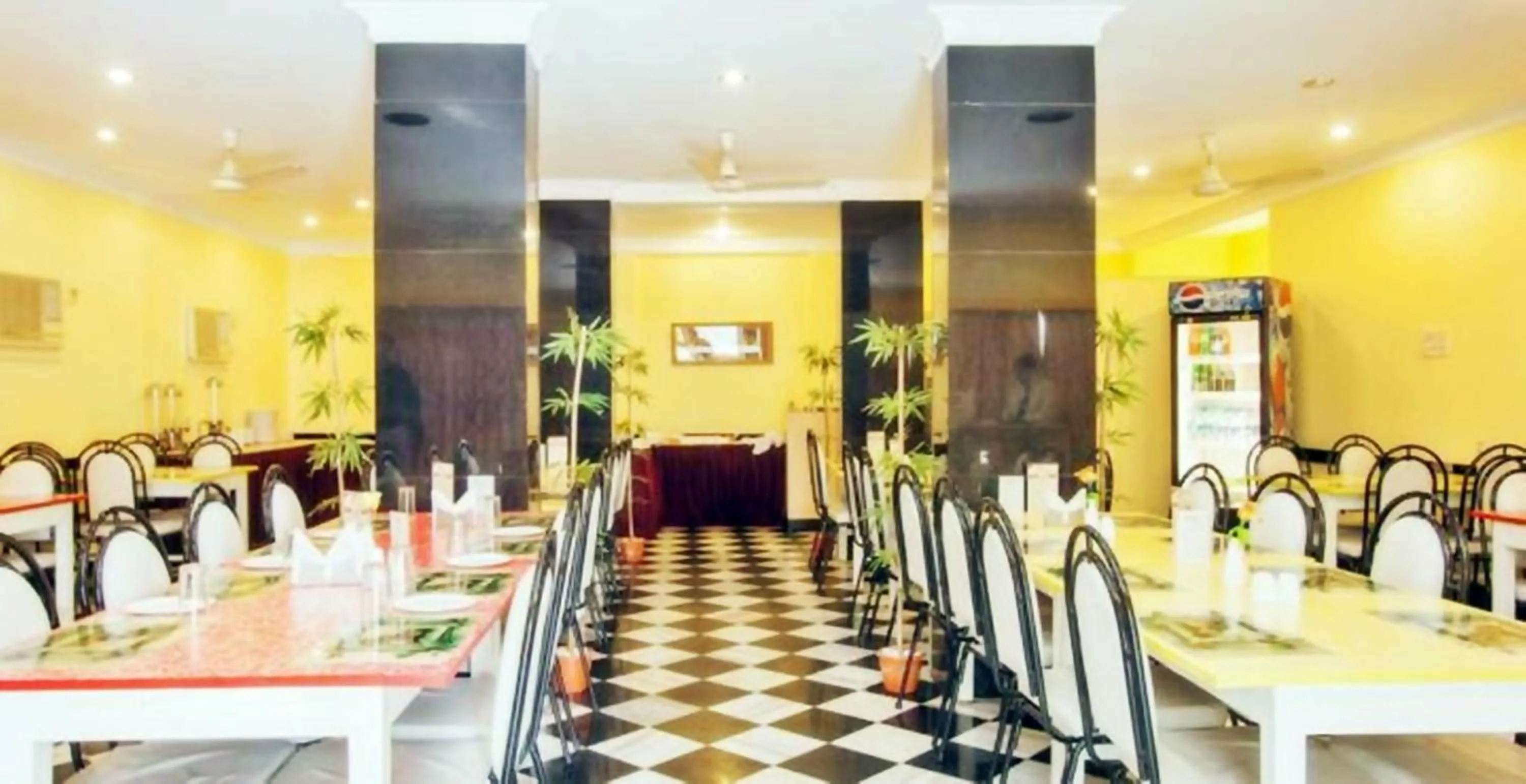 Restaurant/places to eat in Hotel Pandian