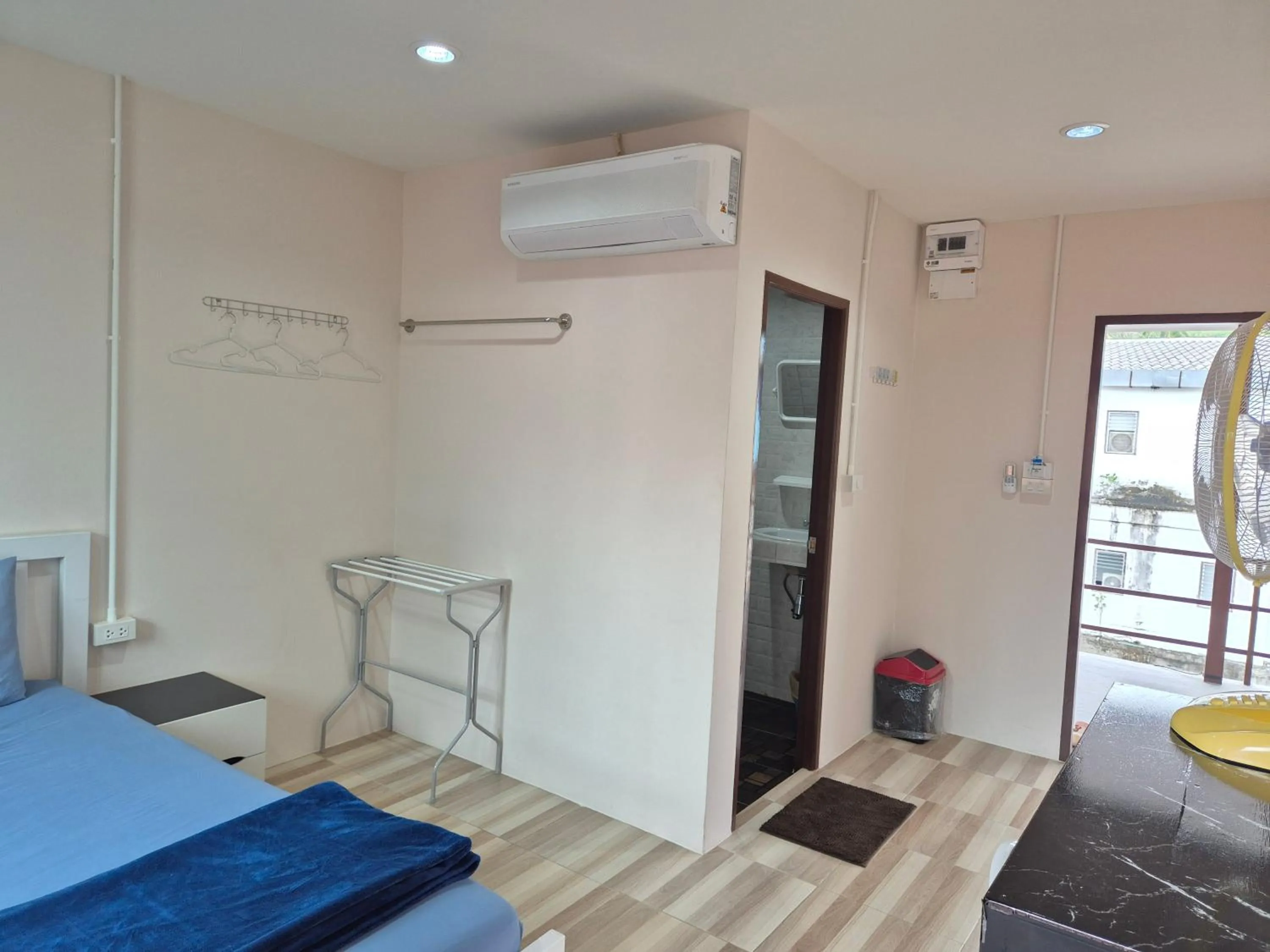 Bed in Sairee Center Guest House